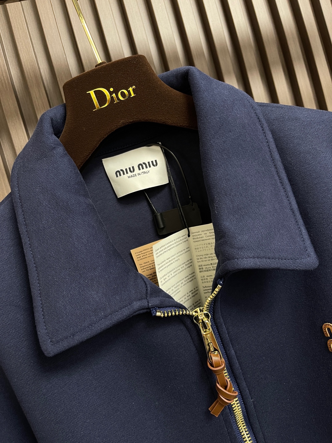 MiuMiu Embroidered Zipper Coat: Lightweight and Comfortable, Premium Materials and Craftsmanship - 图片 6