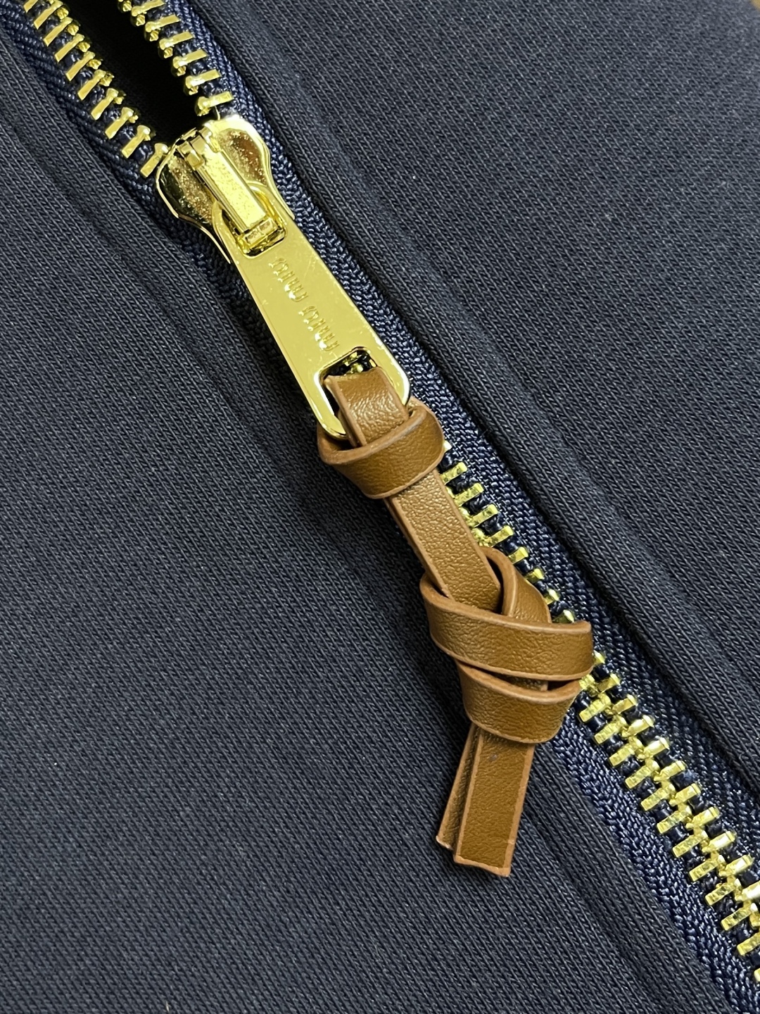 MiuMiu Embroidered Zipper Coat: Lightweight and Comfortable, Premium Materials and Craftsmanship - 图片 8