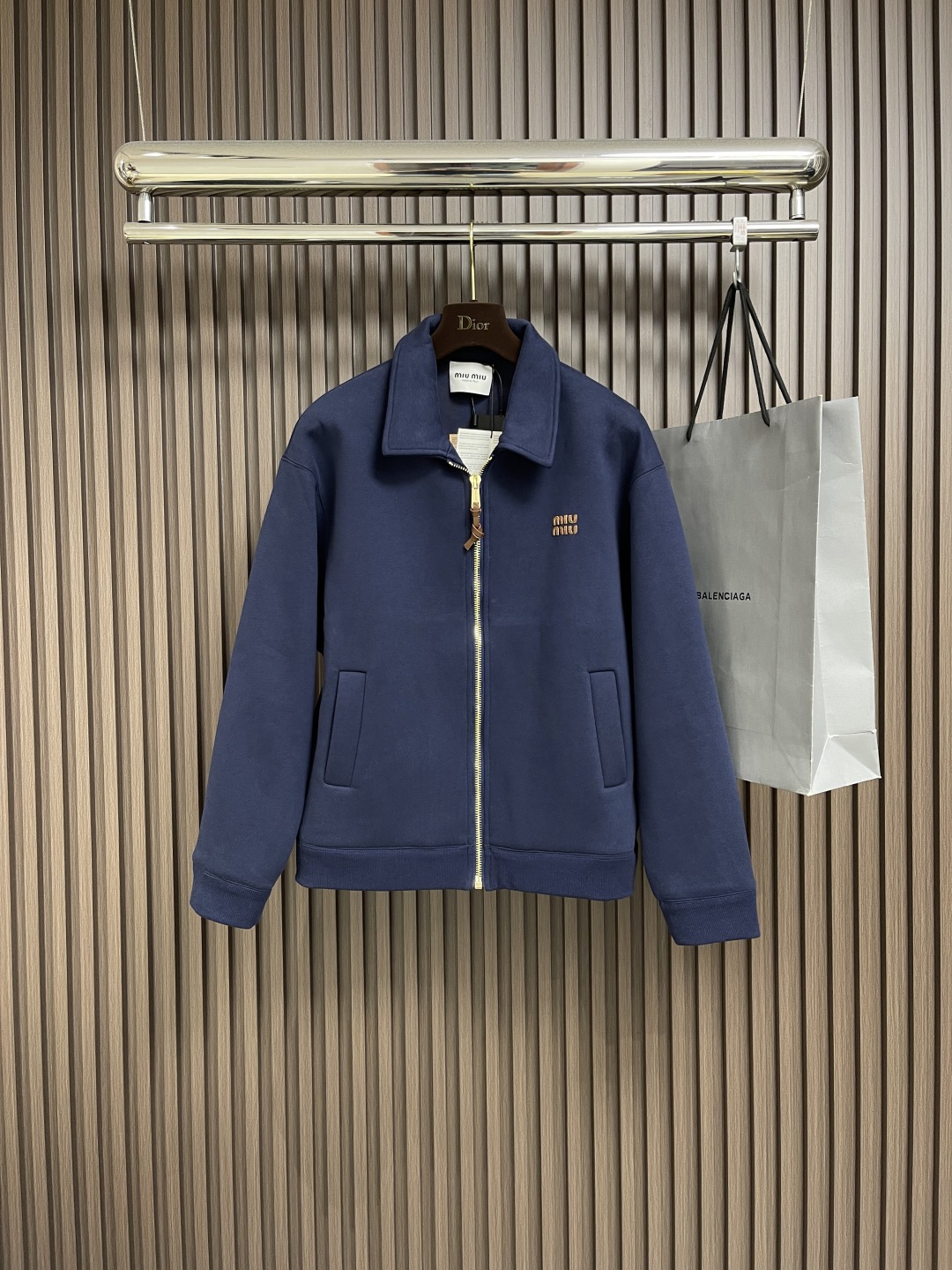 MiuMiu Embroidered Zipper Coat: Lightweight and Comfortable, Premium Materials and Craftsmanship - 图片 1