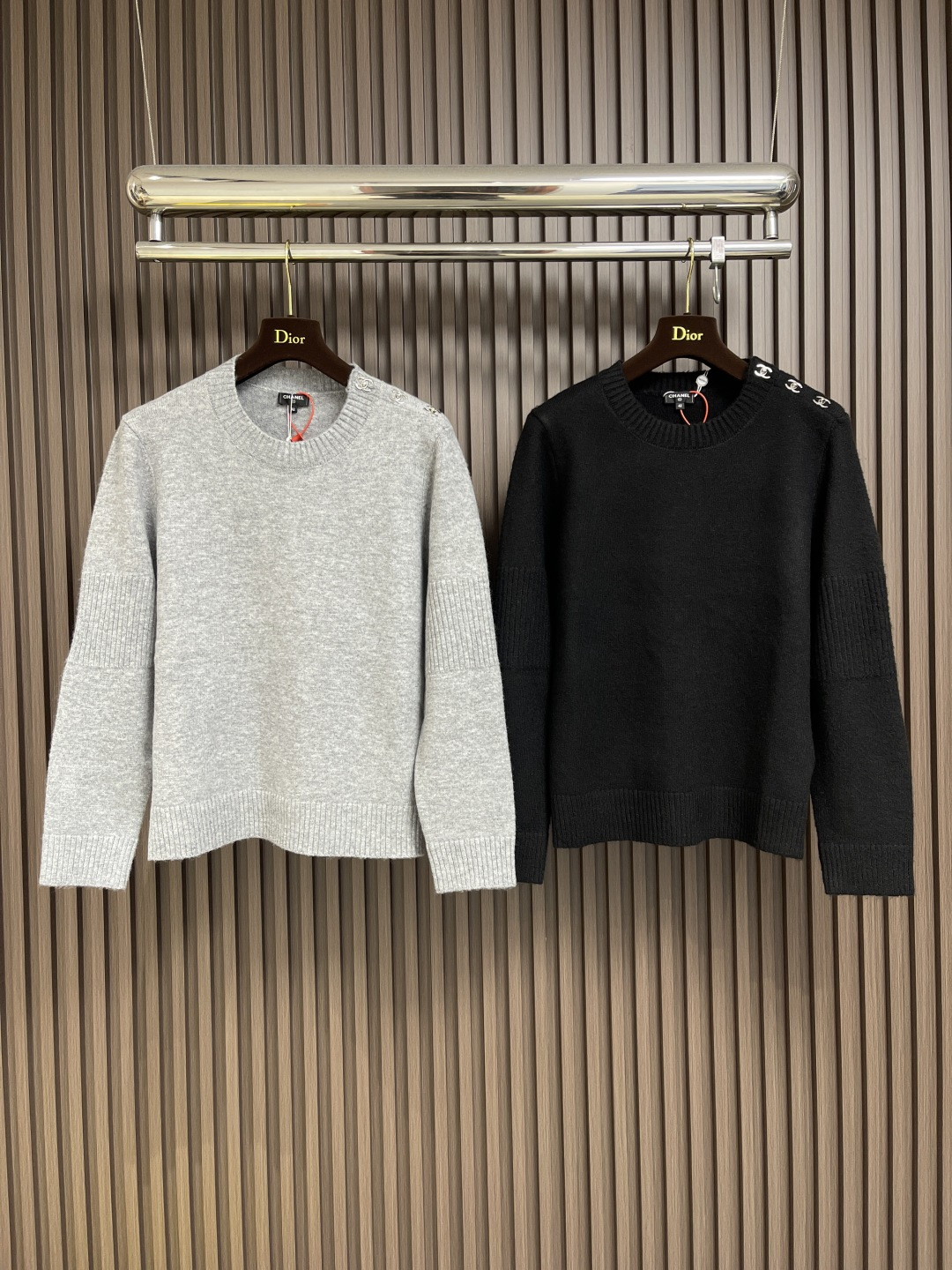 Chanel School Bag with Knitted Sweaters and Woven Wool Fabrics: Detailed Design and High-Quality Stitching - 图片 3