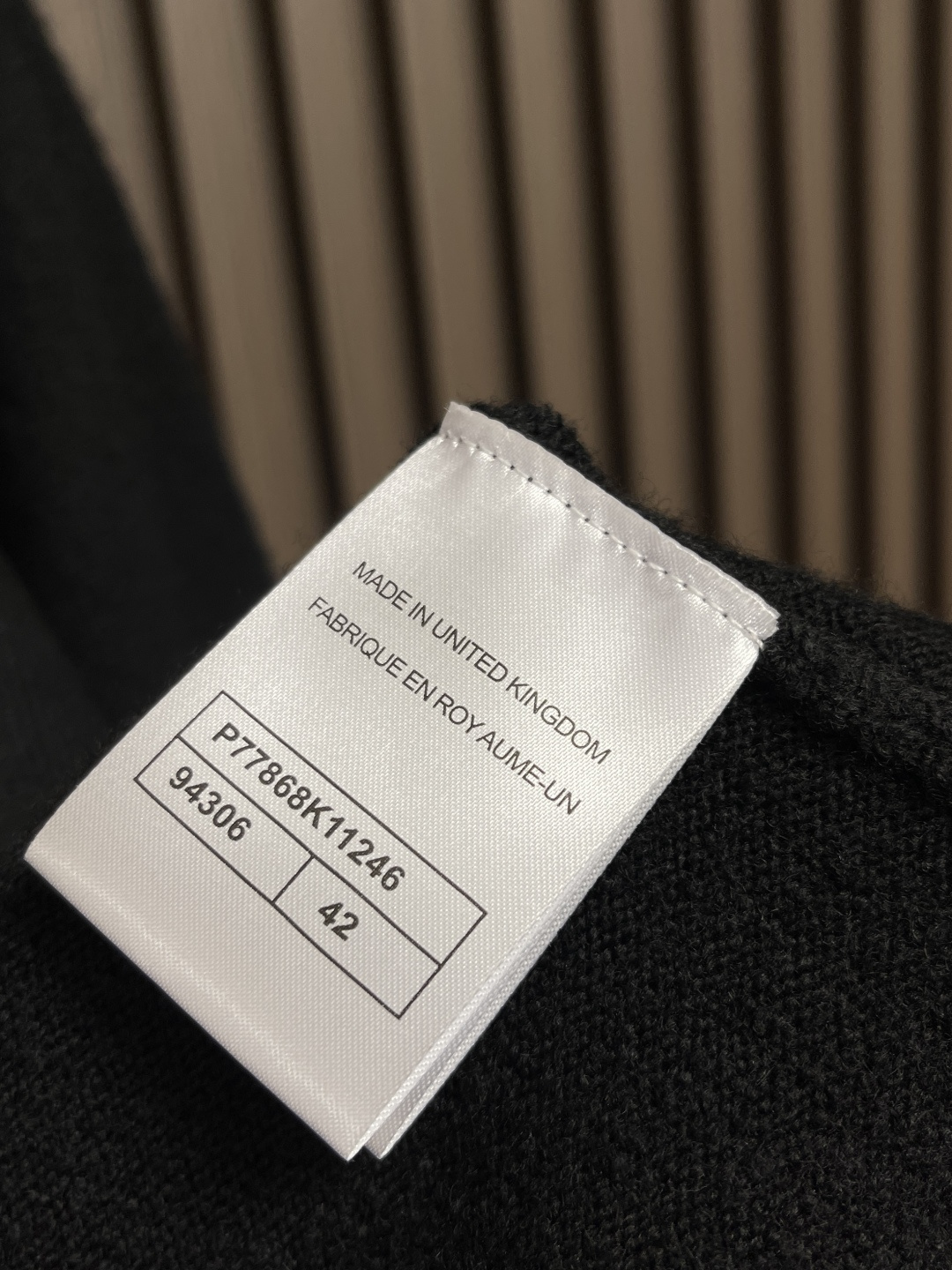 Chanel School Bag with Knitted Sweaters and Woven Wool Fabrics: Detailed Design and High-Quality Stitching - 图片 9