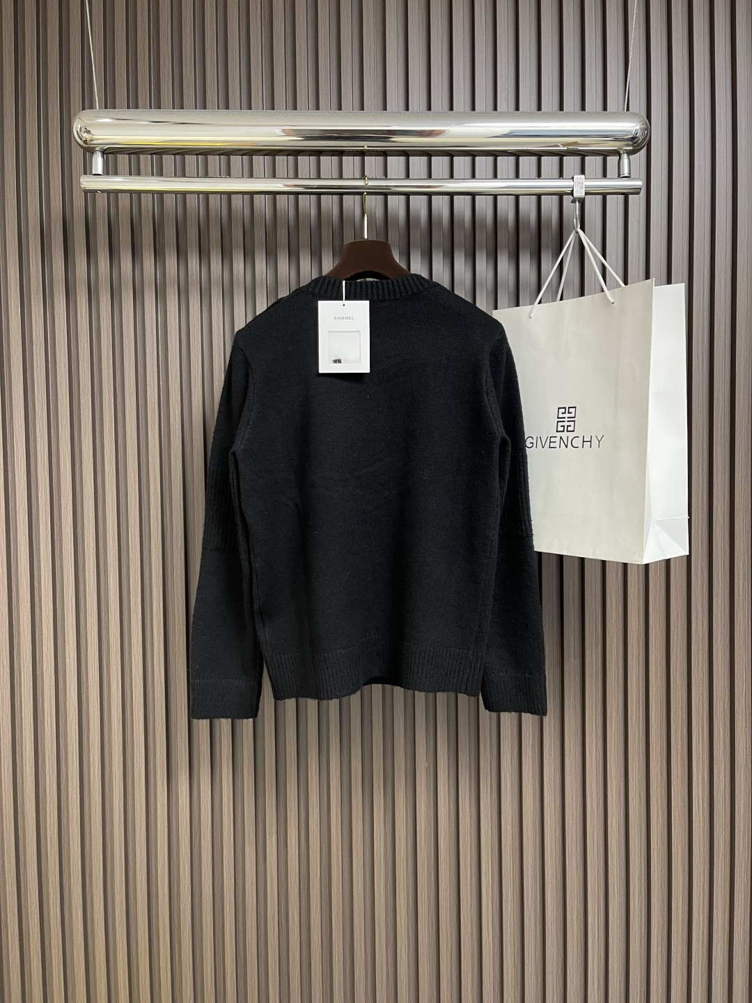 Chanel School Bag with Knitted Sweaters and Woven Wool Fabrics: Detailed Design and High-Quality Stitching - 图片 2