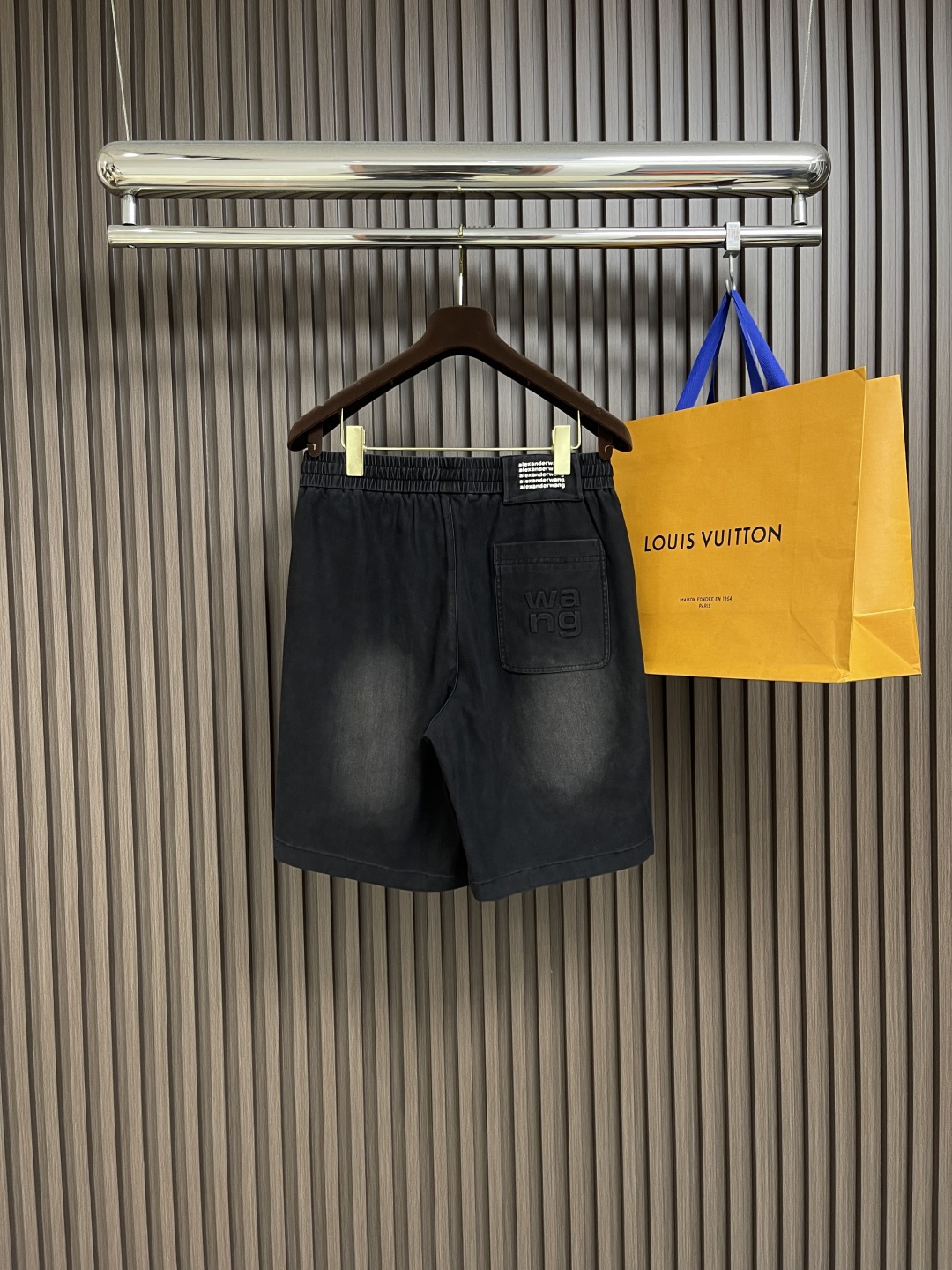“Alexanderwang King 2025s Summer Edition Water Wash Shorts: Top-Level Comfort and Design” - 图片 2