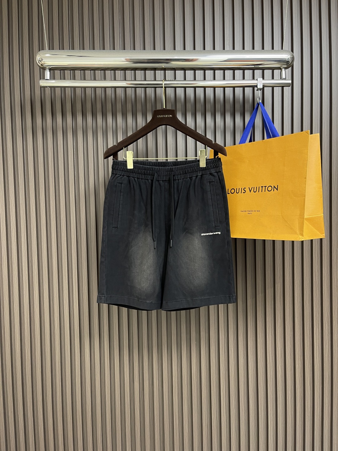 “Alexanderwang King 2025s Summer Edition Water Wash Shorts: Top-Level Comfort and Design” - 图片 1