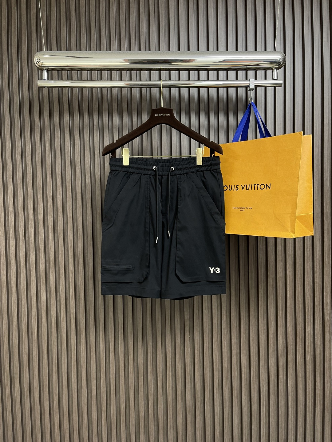 NO:425851,Y3 Yamamoto's new high street multi-bag shorts 2025ss summer new model fabrics and accessories are fully customized, famous for their unique tailoring designs. The style has been carefully crafted. Fashion experts cannot miss it. Size M-3XL, shorts, alexander wang19860909Y3 山本家新款高街多袋短裤 2025ss夏季新款 面料 辅料全定制,以独特剪裁设计闻名 版型经过精心打造 时尚达人不容错过.尺码M-3XL,,shorts,alexander wang,Men's clothing