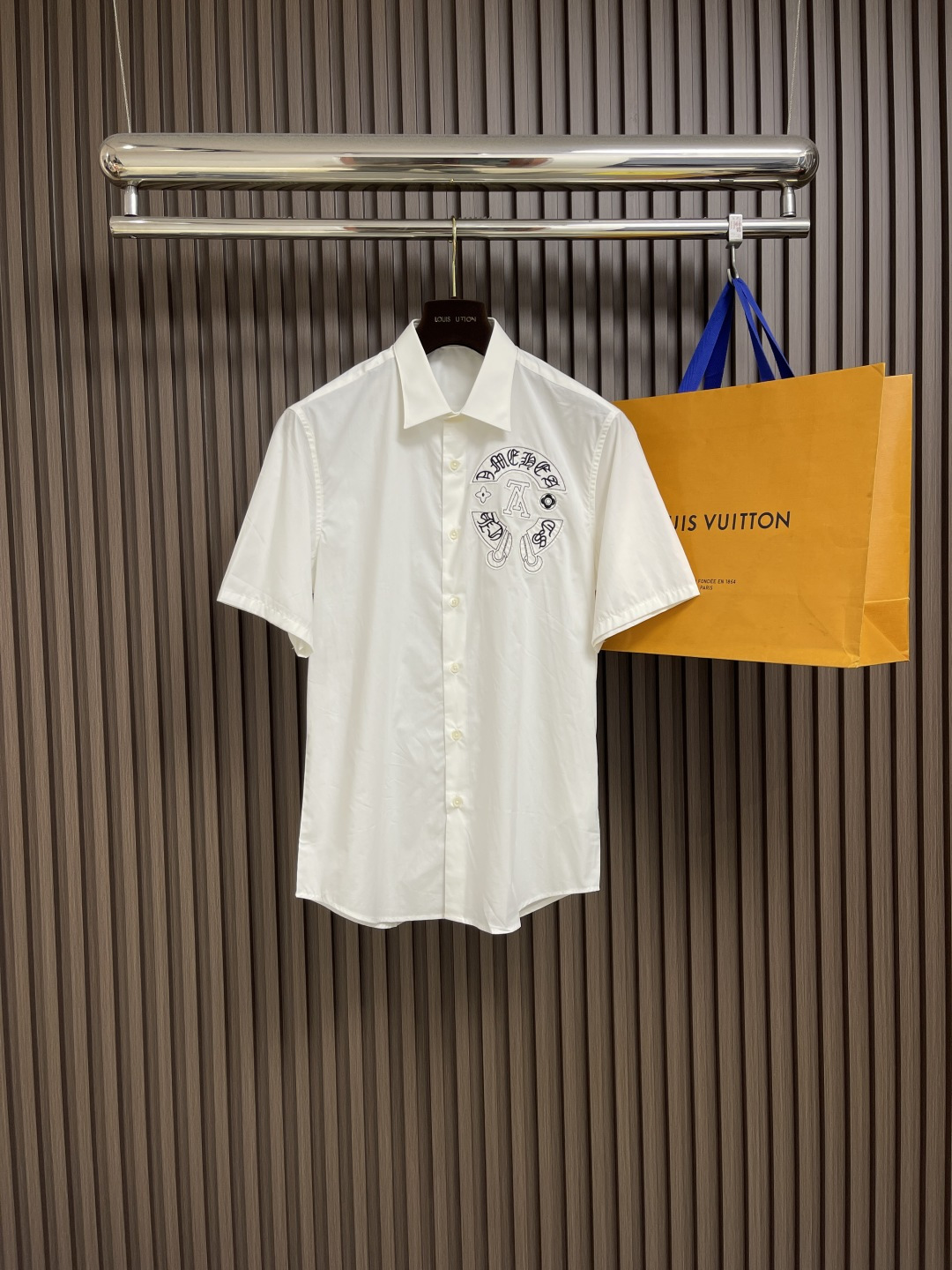 NO:478666,LV x CH 2025ss Spring and Summer New Summer Short-sleeved Shirt, which uses customer-supplied fabric to create casual cuts, highlighting modern style with an open collar design. It can easily integrate into the trendy style of the 2025 spring and summer show, and can also interpret the elegant style with the same style. Size S-XXL S S S S width 47cm bust 102cm long 76cm sleeve length 22 M S S S S S S S S S S S S S S S S S S S S S S S S S S S S S S S S S S S S S S S S S S S S S S S S S S S S S S S S S S S S S S S S S S S S S S S S S S S S S S S S S S S S S S S S S S S S S S S S S S S S S S S S S S S S S S S S S S S S S S S S S S S S S S S S S S S S S S S S S S S S S S S S S S S S S S S S S S S S S S S S S S S S S S S S S S S S S S S S S S S S S S S S S S S S S S S S S S S S S S S S S S S S S S S S S S S S S S S S S S S S S S S S S S S S S S S S S S S S S S S S S S S S S S S S S S S S S S S S S S S S S S S S S S S S S S S S S S S S S S S S S S S S S S S S S S S S S S S S S S S S S S S S S S S S S S S S S S S S S S S S S S S S S S S S S S S S S S S S S S S S S S S S S S S S S S S S S S S S S S S S S S S S S S S S S S S S S S S S S S S S S S S S S S S S S S  vuitton,shirts,T-shirt,alexander wang19860909LV x CH 2025ss春夏新款夏日短袖衬衫,采用客供面料塑造休闲剪裁,以开领设计彰显摩登格调.可轻松融入 2025 春夏秀场的潮流造型,亦可与同款共同演绎闲雅风尚.尺码S-XXL S码肩宽47cm胸围102cm衣长76cm袖长22 M码肩宽48cm胸围106cm衣长77.5cm袖长23 L码肩宽49cm胸围110cm衣长79cm袖长24 XL码肩宽57cm胸围114cm衣长80.5cm袖长25 XXL肩宽51cm胸围118cm衣长81.5cm袖长26,,louis vuitton,shirts,T-shirt,alexander wang,Men's clothing