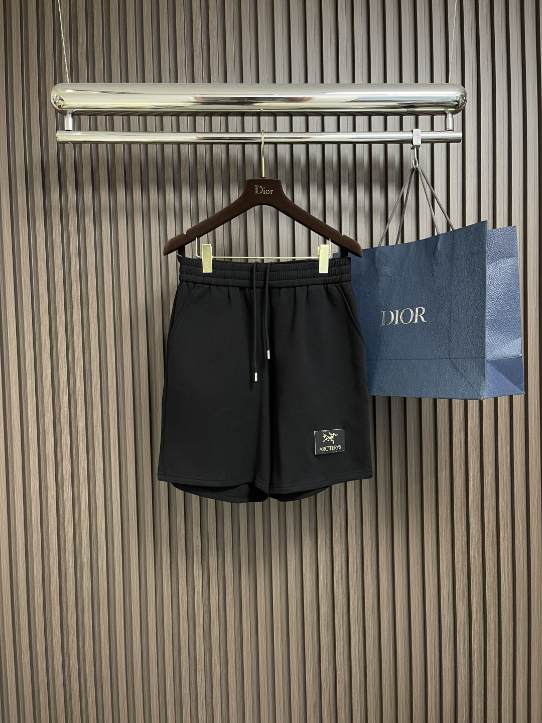 NO:478658,ARC'TERYX 2025SS Summer New Casual Shorts, full of design, very suitable for long-term activities in summer and outdoor activities. It is elastic, can quickly ventilate and heat dissipate, and it is easy to take and put into pockets. Size M-3XL, arc'teryx, shorts, alexander wang19860909ARC'TERYX 始祖鸟2025SS夏季新款休闲短裤,设计感十足,非常适合夏天和户外长时间活动穿着,富有弹性,能快速通风散热,口袋位置取放容易而实用.尺码M-3XL,arc'teryx,shorts,alexander wang,Men's clothing