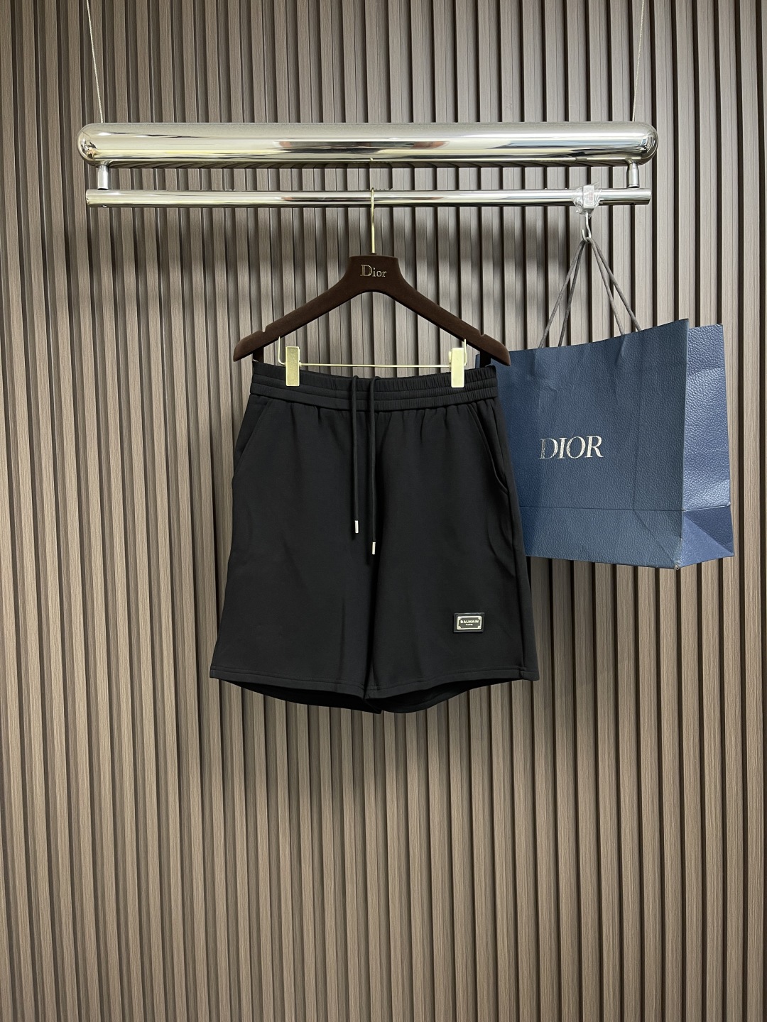 “Balmain 2025s Men’s Shorts: Cotton, Loose Tie Design, Original Hardware, Top-Tide Style” - 图片 1