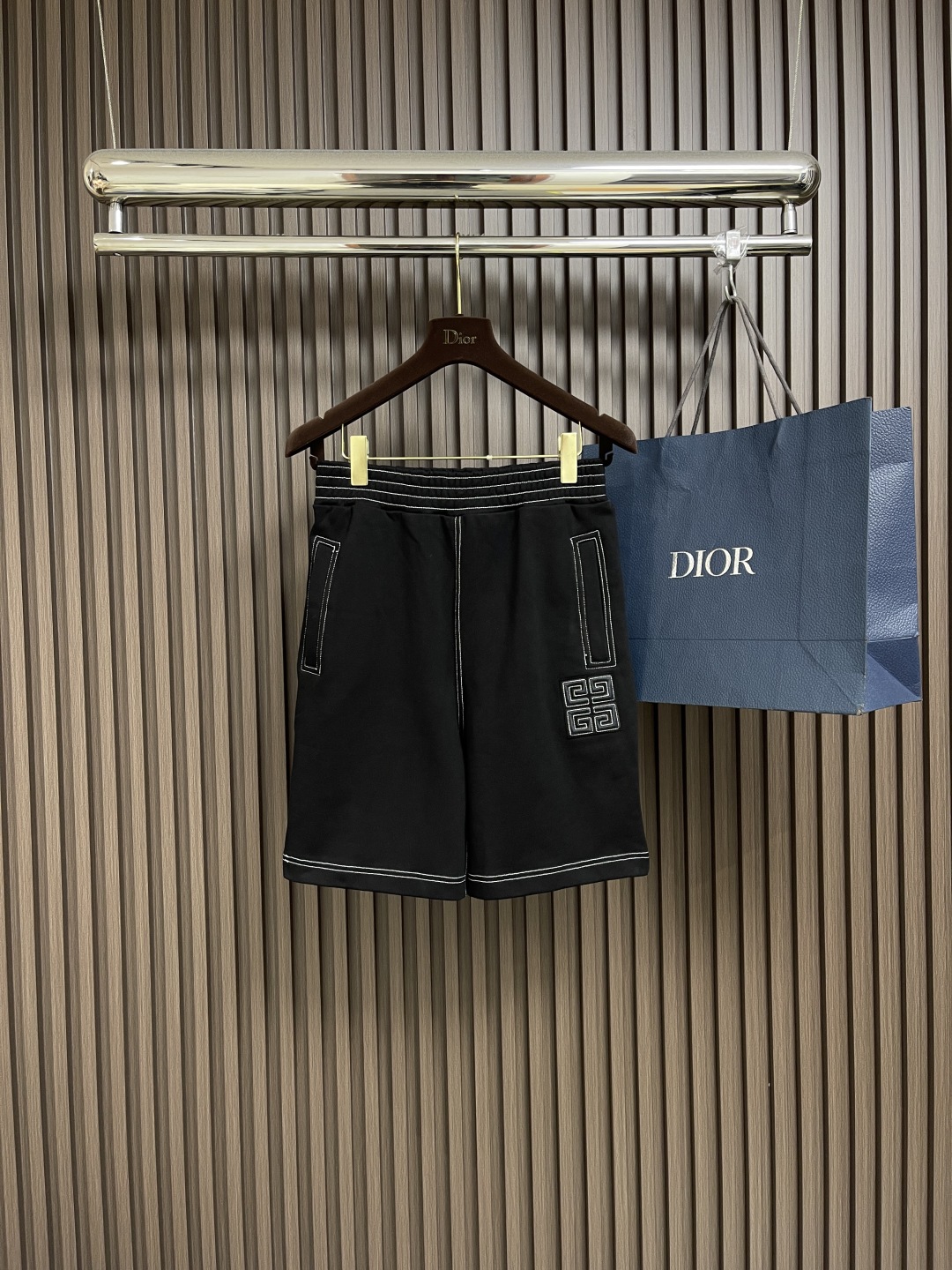 Givency 2025s New Summer Embroidery and Leisure Shorts with 4G Logo Detail - 图片 1