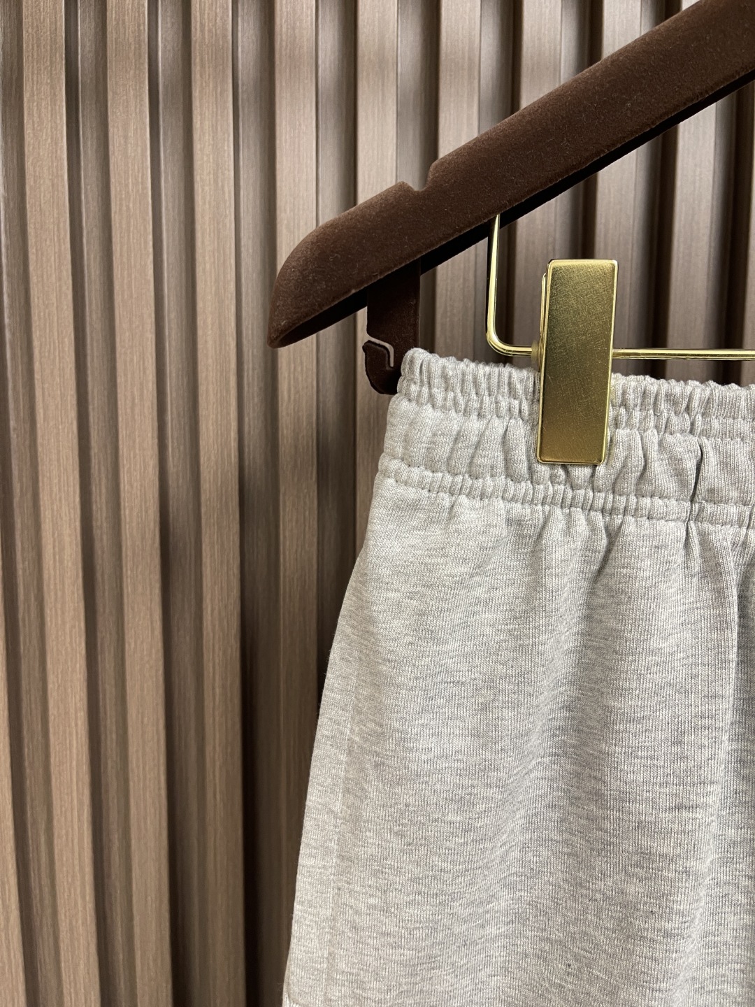 “Ami Alexandre Mattiussi 2025 SS Collection: High-Grade Loving and Leisure Shorts” - 图片 9