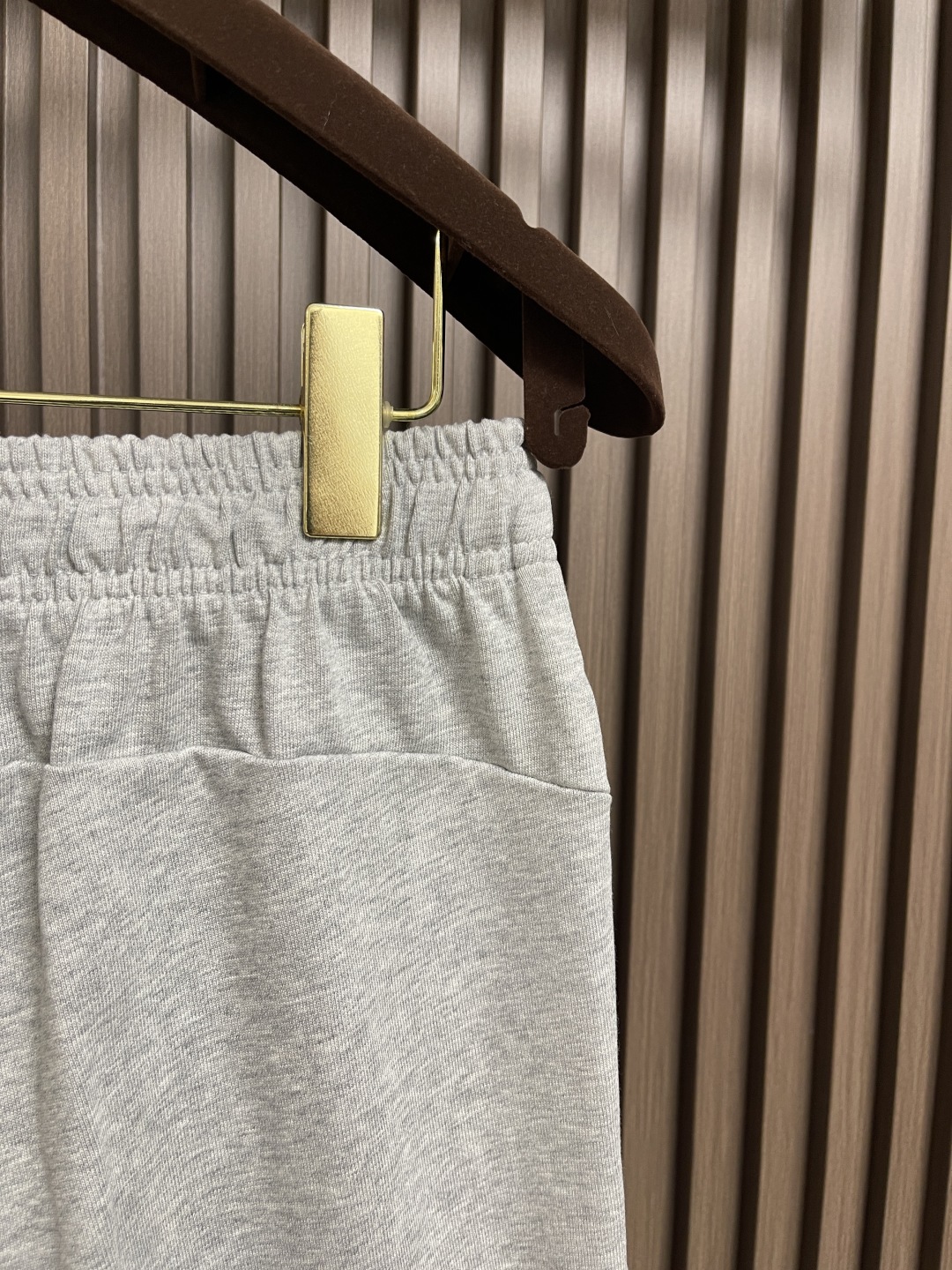 “Ami Alexandre Mattiussi 2025 SS Collection: High-Grade Loving and Leisure Shorts” - 图片 4