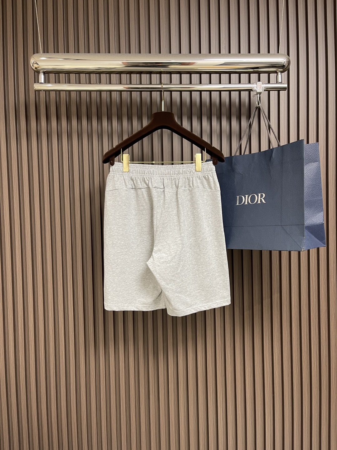 “Ami Alexandre Mattiussi 2025 SS Collection: High-Grade Loving and Leisure Shorts” - 图片 2