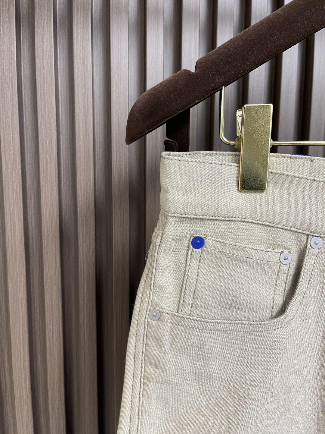 🛒🛒Burberry 2025ss 新款斜纹棉战马徽标牛仔短裤 水洗工艺处理 打造不串色脱色的浅卡其色复