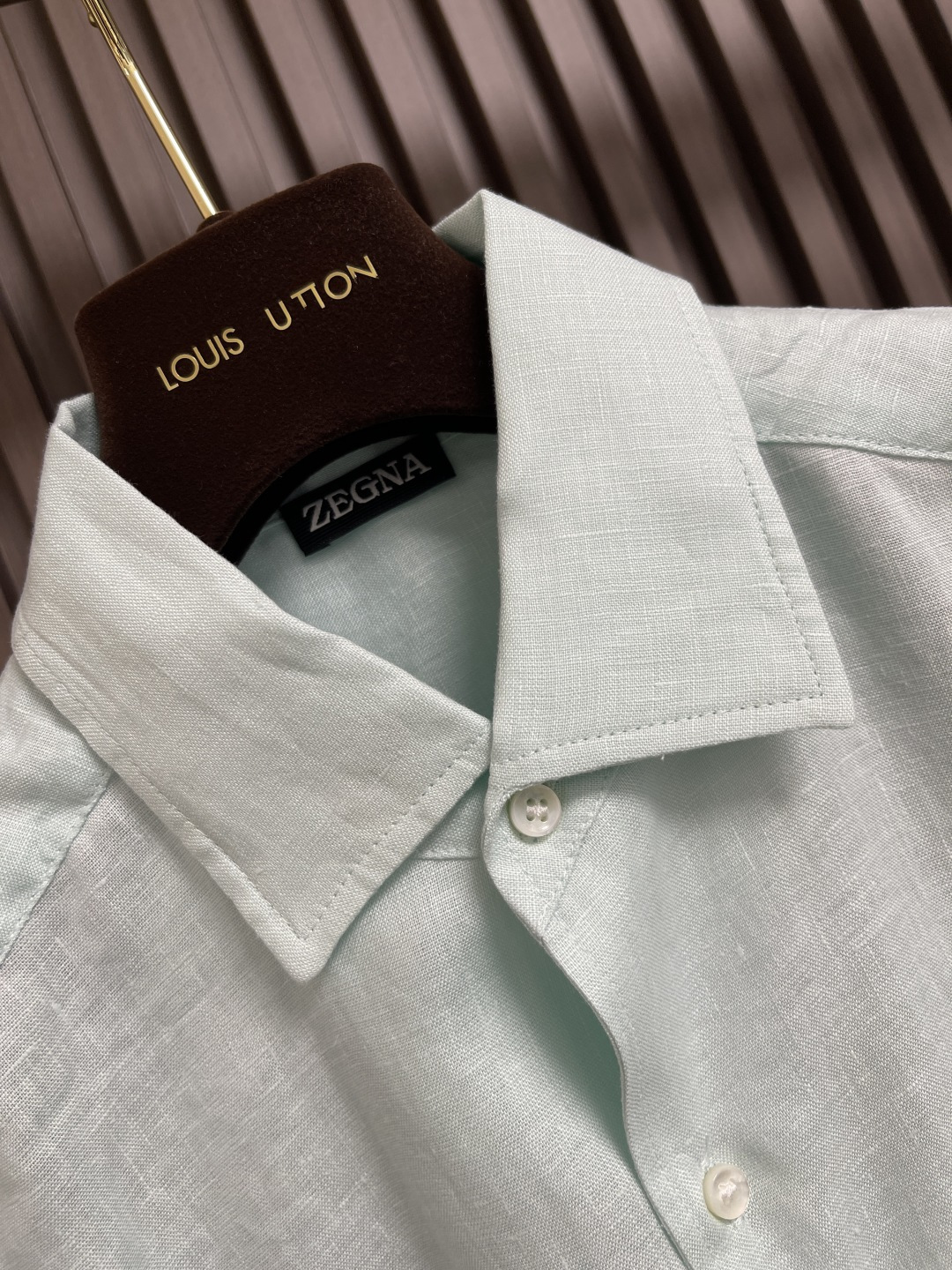 🛒🛒zegna 2025SS当季新款亚麻衬衫，这款亚麻短袖衬衫选用精细面料制成，质感自然清爽透气，是随性