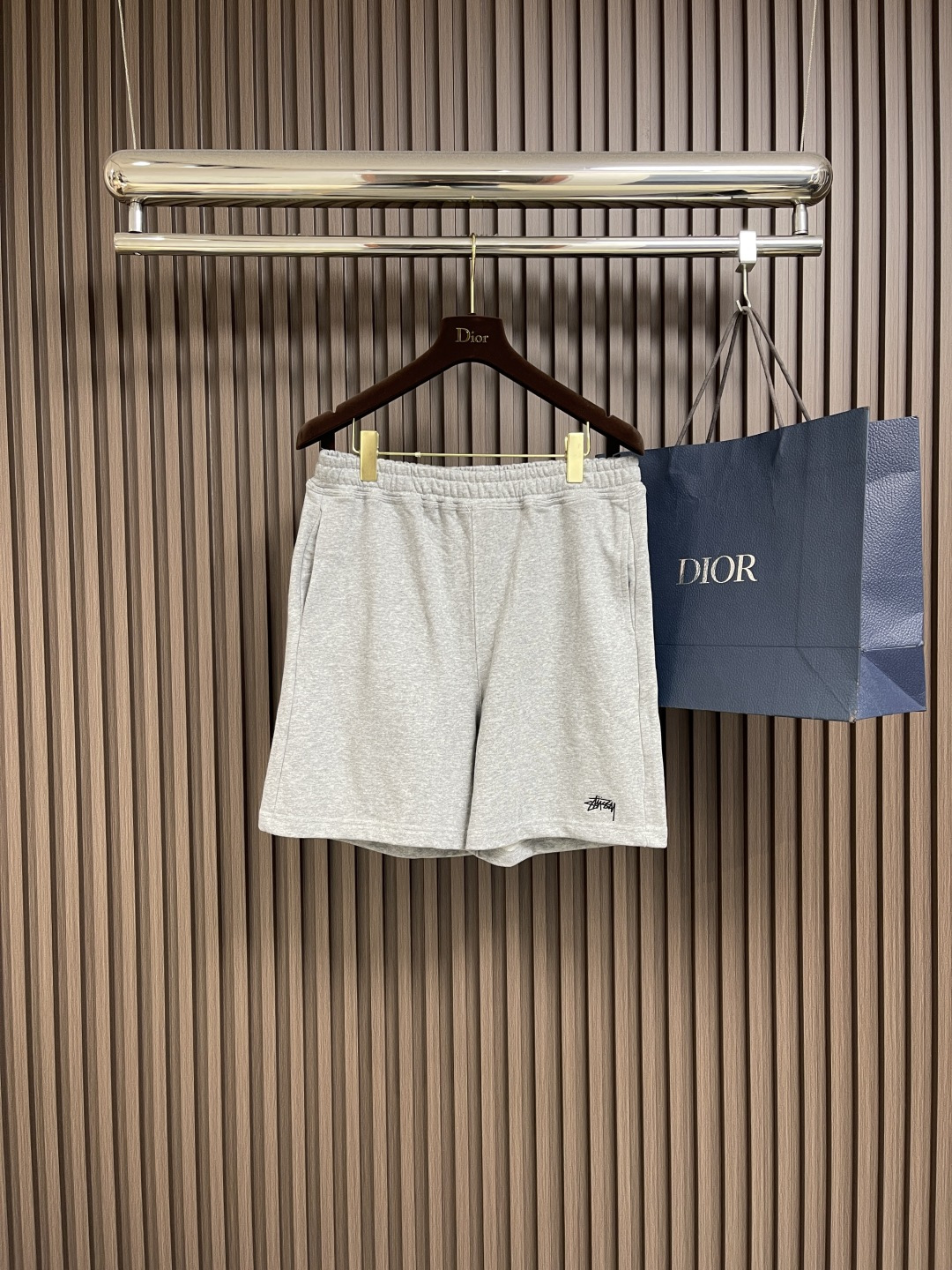 NO:475795,Stussy 2025SS logo embroidered loose casual shorts cropped pants, customized 260G pure cotton fabric Super texture, elastic waist + drawstring design Adjustable, plugged pockets on both sides Basic versatile summer new model Size M-XXL, shorts, alexander wang19860909Stussy 斯图西 2025SS徽标刺绣宽松休闲短裤五分裤,定制260G纯棉面料 质感超强 腰部松紧＋抽绳设计 可调节 两侧有插兜 基础百搭夏季新款 尺码M-XXL,,shorts,alexander wang,Men's clothing