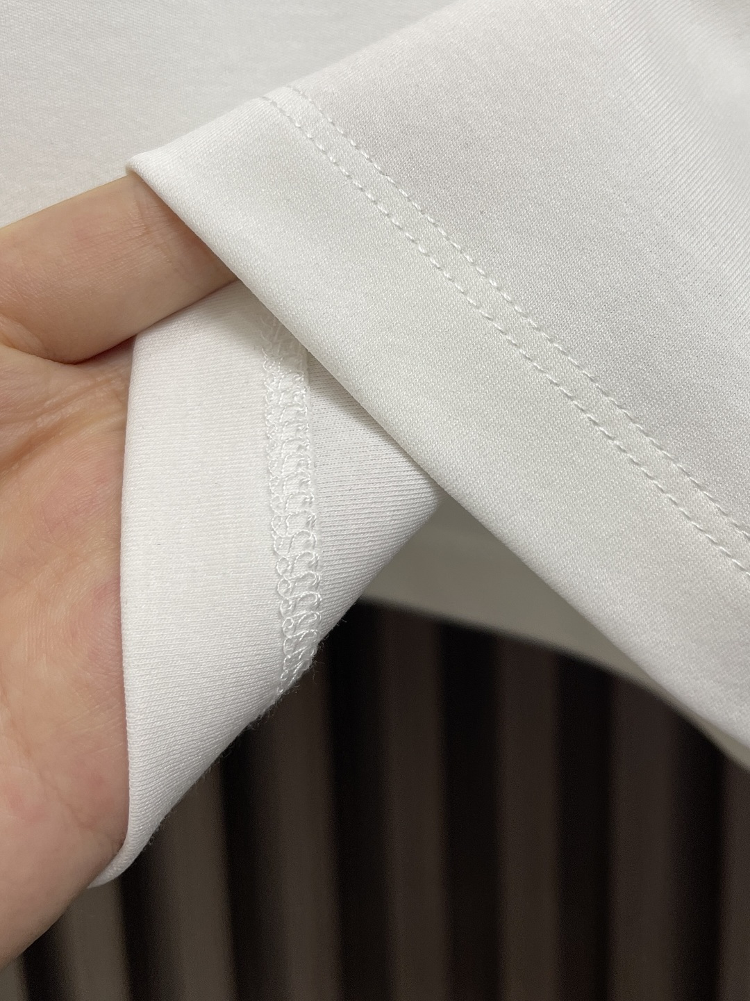 🛒🛒LV 2025ss 印花logo压胶字母短袖新款T恤短袖，采用260G纯棉面料，上身舒适透气，16针
