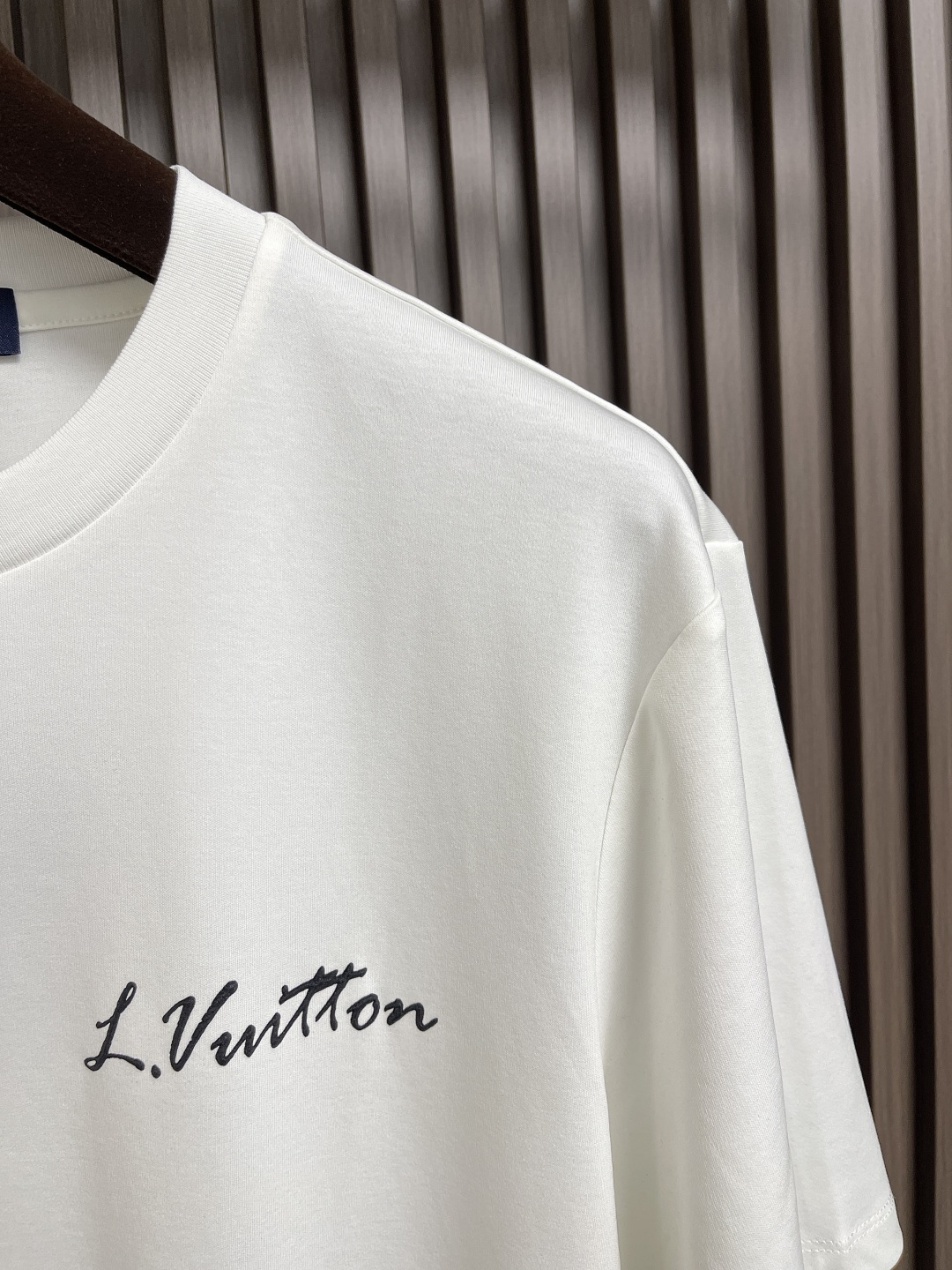 🛒🛒LV 2025ss 印花logo压胶字母短袖新款T恤短袖，采用260G纯棉面料，上身舒适透气，16针