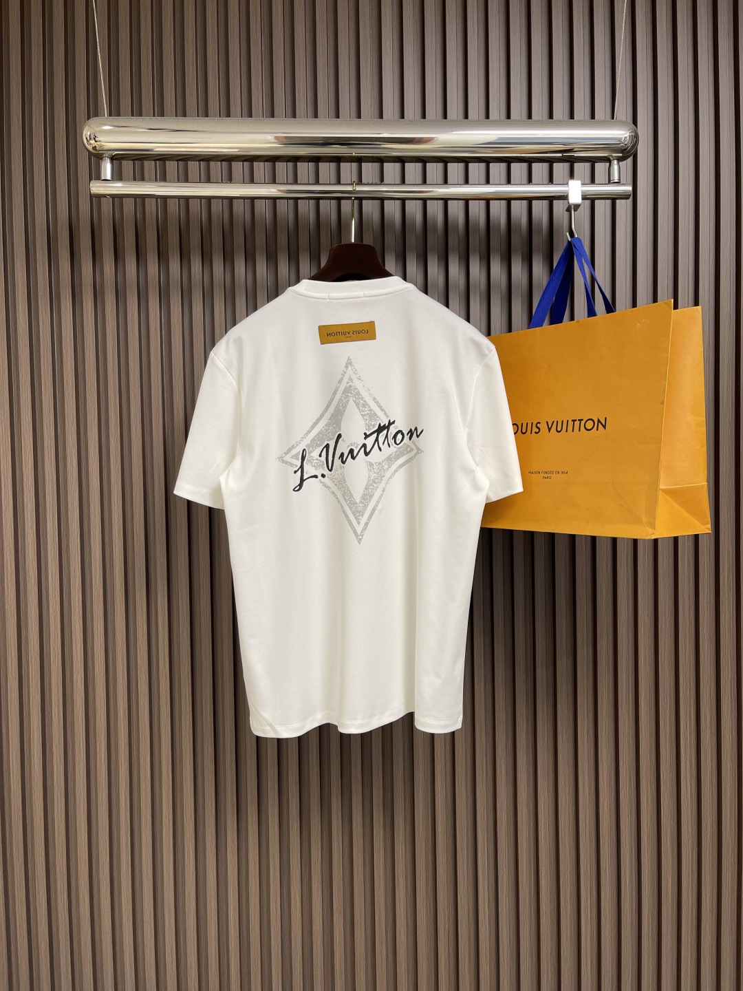 🛒🛒LV 2025ss 印花logo压胶字母短袖新款T恤短袖，采用260G纯棉面料，上身舒适透气，16针