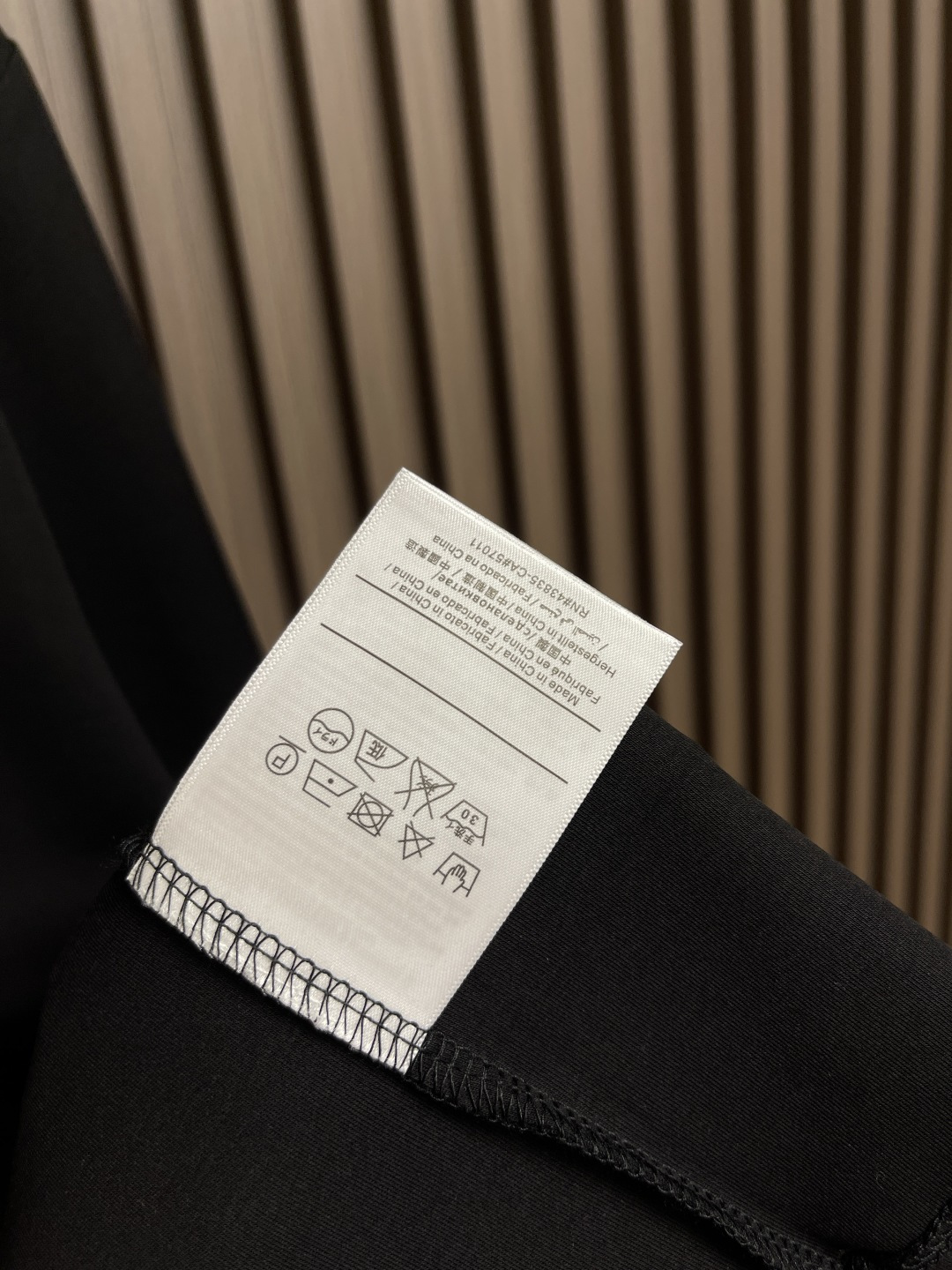 🛒🛒LV 2025ss 印花logo压胶字母短袖新款T恤短袖，采用260G纯棉面料，上身舒适透气，16针