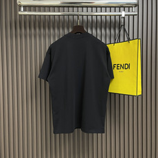 🛒🛒fendi logo标识印花圆领短袖T恤!客供定制面料,触感顺滑,却又挺括有型,上身质感十足! 整体 🛒🛒fendi logo标识印花圆领短袖T恤!客供定制面料,触感顺滑,却又挺括有型,上身质感十足! 整体