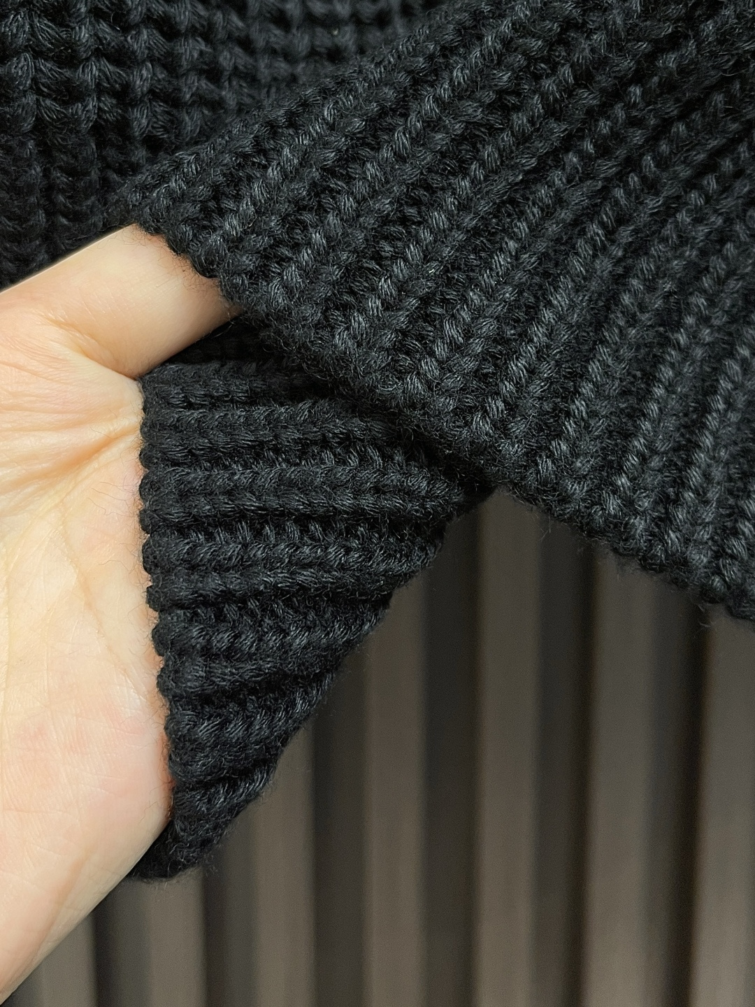 Custom Wool Pilot Sweater with Gold Ratio Back-to-Back Muscular Design, Australian Line Import. - 图片 3