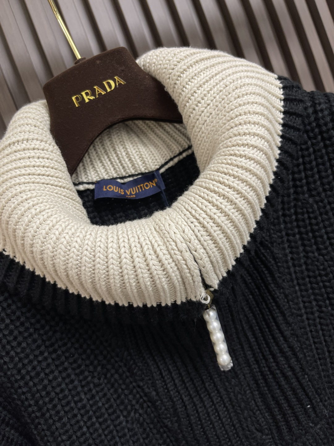 Custom Wool Pilot Sweater with Gold Ratio Back-to-Back Muscular Design, Australian Line Import. - 图片 6