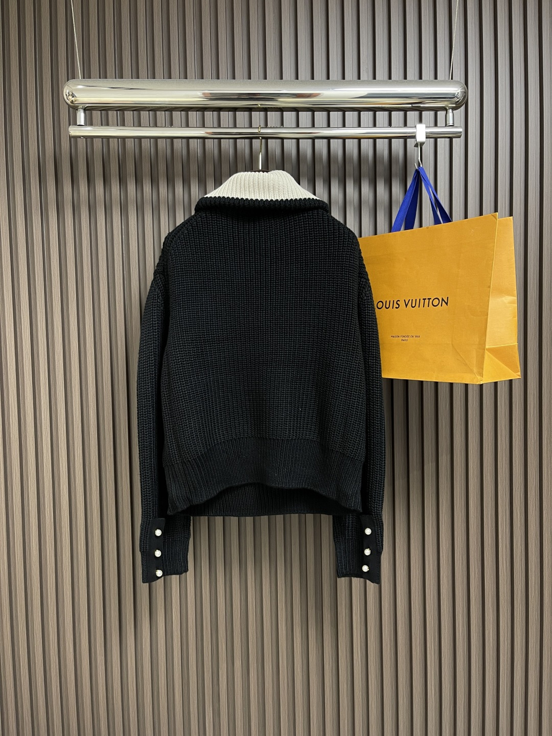 Custom Wool Pilot Sweater with Gold Ratio Back-to-Back Muscular Design, Australian Line Import. - 图片 2