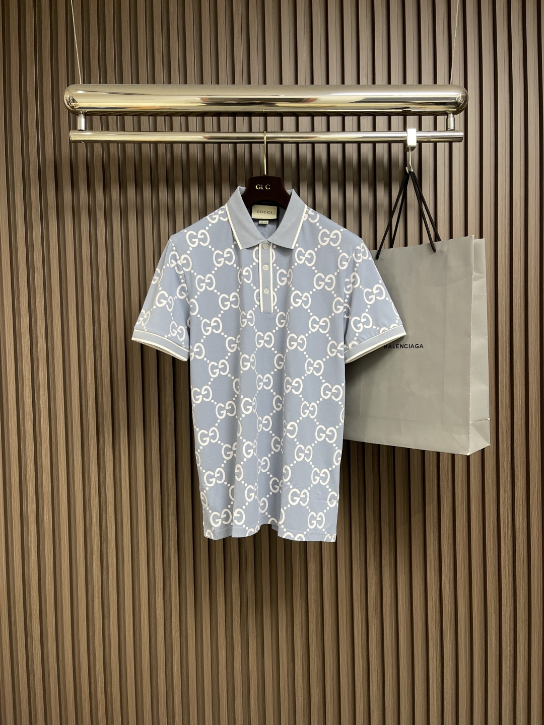 NO:475703,GUCCI's new spring and summer short-sleeved lapel T-shirt polo, customized high-end mercerated fabric is simple and fashionable, and the color matching is super good!  Classic logo simple and elegant style!  Full of high-end feel, can be worn in all seasons. Size M-XXL, gucci, T-shirt, tees, t-shirt, alexander wang19860909GUCCI 新款春夏短袖翻领T恤polo,客供定制高端丝光面料简单时尚款,配色超级好看！经典logo简单大方的款式！满满的高级感,四季可穿.尺码M-XXL,,gucci,T-shirt,tees，t-shirt,alexander wang,Men's clothing