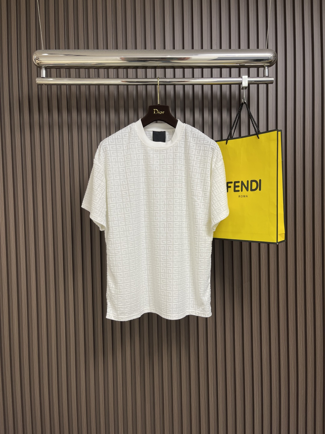 NO:473192,Short-sleeved shorts GIVENCHY 2025ss Spring and Summer New Dark Pattern Jacquard Towel Short-sleeved T-shirt Short-sleeved Short-sleeved T-shirt Shorts Set, Customized Cotton Towel Fabric, Full Print Jacquard Technology, Texture and Comfort are all full. The upper body is simple and versatile and very comfortable. A super versatile and beautiful suit. Size XS-L, given, shorts, T-shirt, tees, t-shirt, alexander wang19860909短袖 短裤 GIVENCHY 2025ss春夏新款暗纹提花毛巾短袖T恤短裤套装,定制全棉毛巾面料,满印提花工艺,质感舒适度都是拉满的 上身简约百搭手感非常舒服 超级百搭好看的一款套装.尺码XS-L,,givenchy,shorts,T-shirt,tees，t-shirt,alexander wang,Men's clothing