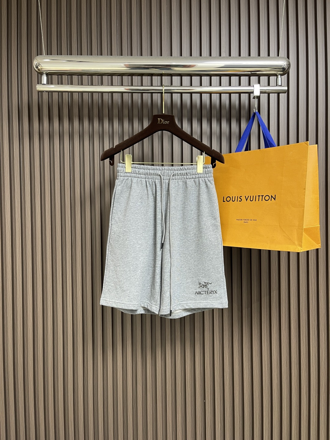 NO:473242,ARC'TERYX 2025SS Summer New Casual Shorts, full of design, very suitable for long-term activities in summer and outdoor activities. It is elastic, can quickly ventilate and heat dissipate, and it is easy to take and place in the pocket and is practical. Size XS-L, arc'teryx, shorts, alexander wang19860909ARC'TERYX 始祖鸟2025SS夏季新款休闲短裤,设计感十足,非常适合夏天和户外长时间活动穿着,富有弹性,能快速通风散热,口袋位置取放容易而实用.尺码XS-L,arc'teryx,shorts,alexander wang,Men's clothing