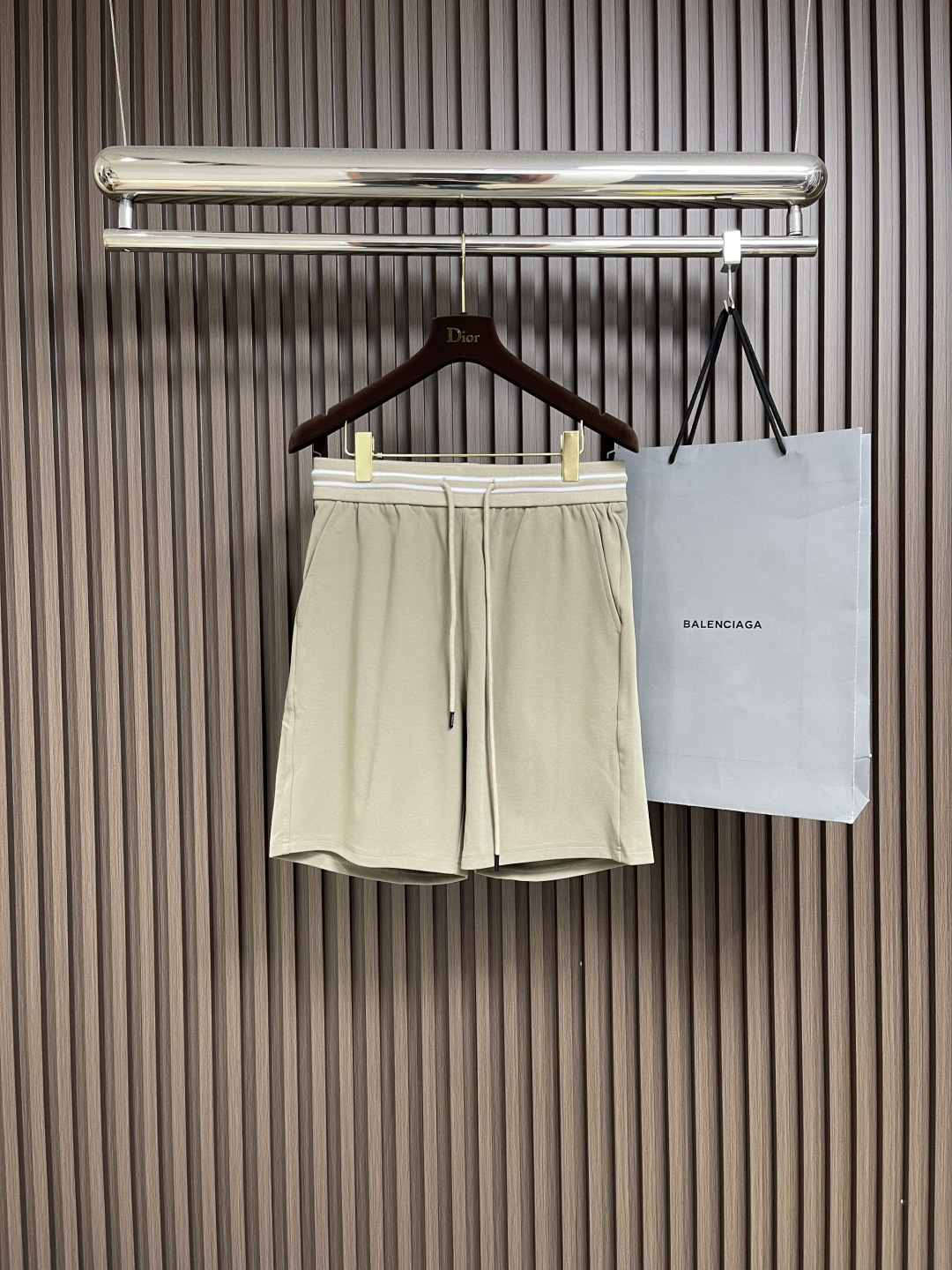 NO:473230,PRADA triangle marking back pocket splicing LOGO logo printed five-point pants, high-quality bead flooring cotton Composite fabric, special feel, super texture Comfortable, soft and breathable Casual loose style Trendy men and women Size XS-L,,prada, shorts,alexander wang19860909PRADA 三角标后袋拼接 LOGO标识印花五分裤、高品质珠地棉 复合面料、特别手感、超级质感 舒适柔软透气 休闲宽松版型 潮流男女同款 短裤 尺码XS-L,,prada,shorts,alexander wang,Men's clothing