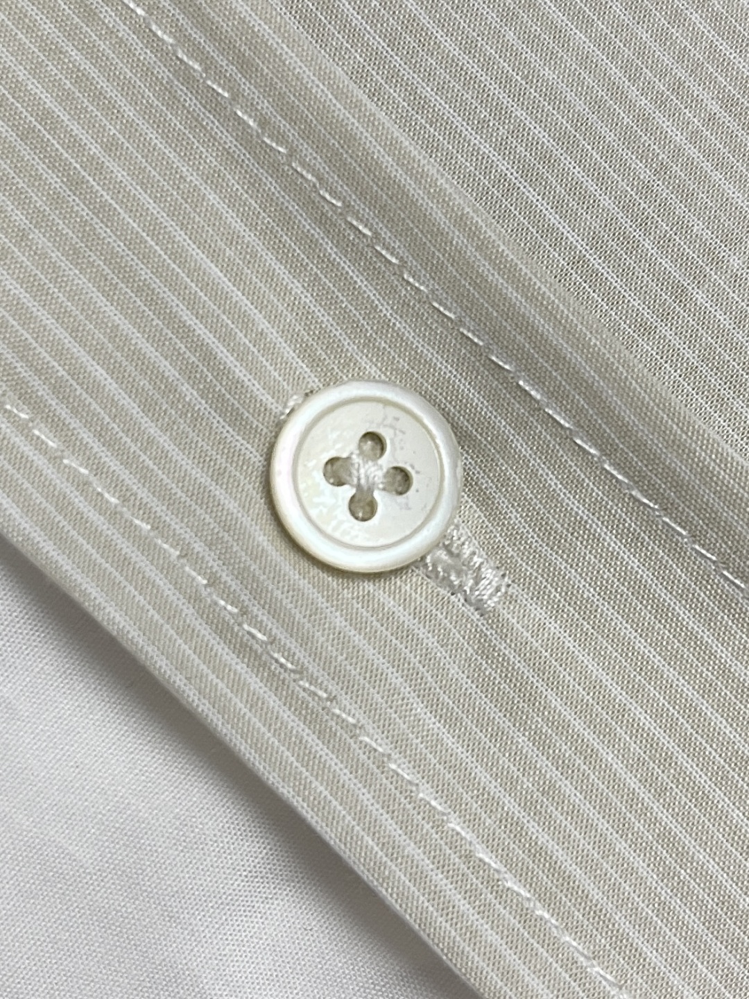Modern and Stylish Customized Shirts in Various Colors and Textures - 图片 3