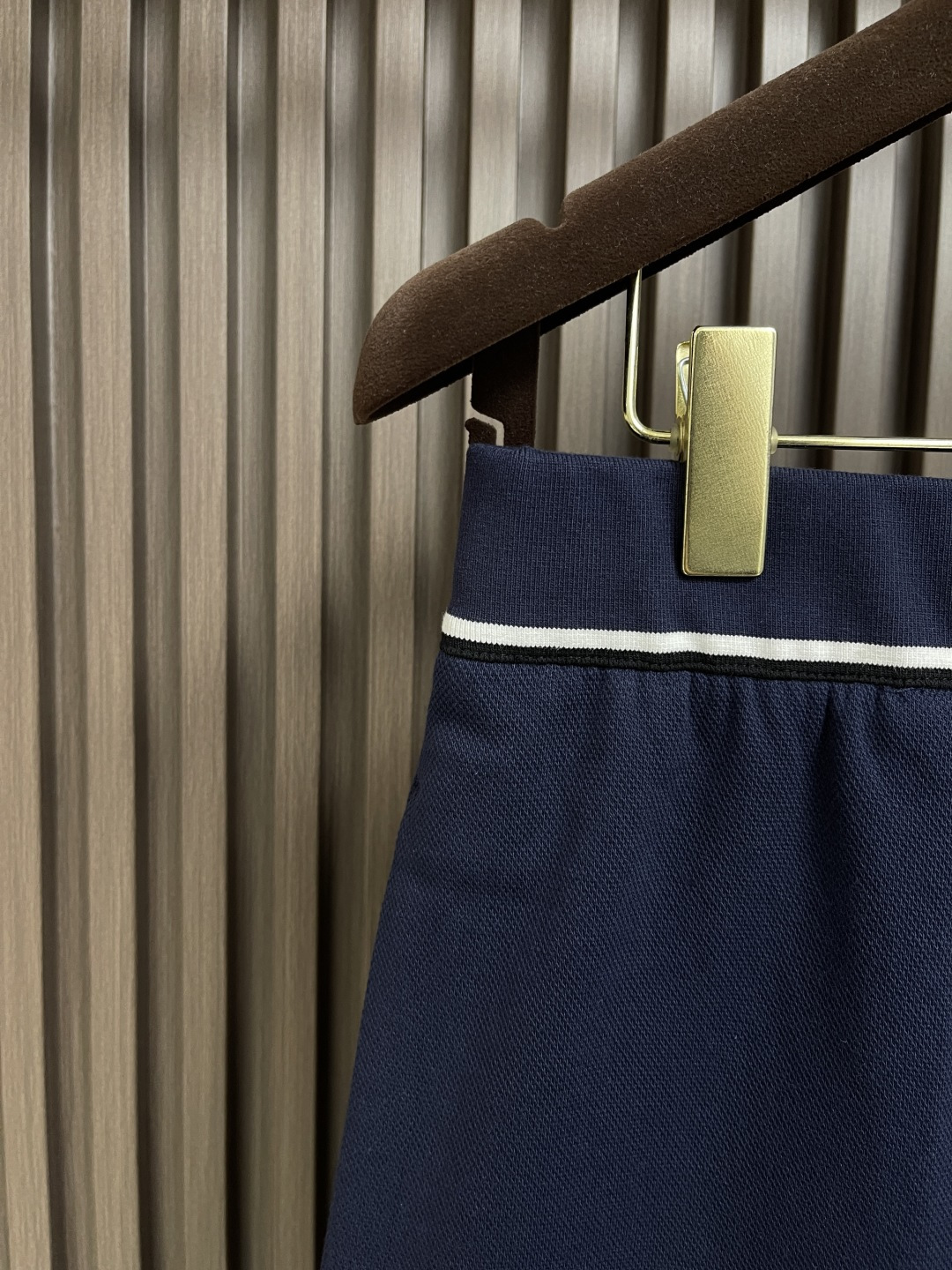 MIU MIU Cotton Shorts: Comfortable and Stylish with Unique Bead Structure - 图片 9