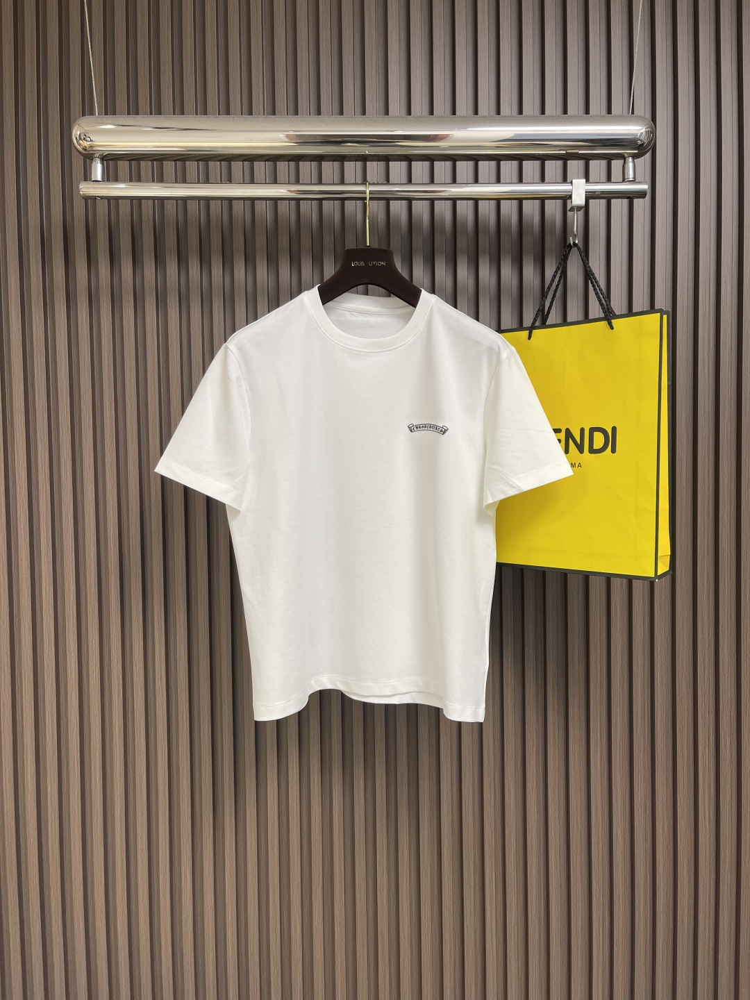 NO:463837,Come Hearts CH printed round neck short-sleeved T-shirt, printing process, 280 grams high gram weight cotton. Super good feel, delicate workmanship, moderate thickness, same style for men and women. Size M-3XL, T-shirt,tees, t-shirt,alexander wang19860909Come Hearts CH 印花圆领短袖T恤,印花工艺,280克高克重全棉.手感超好,做工细致,厚度适中,男女同款.尺码M-3XL,,T-shirt,tees，t-shirt,alexander wang,Men's clothing