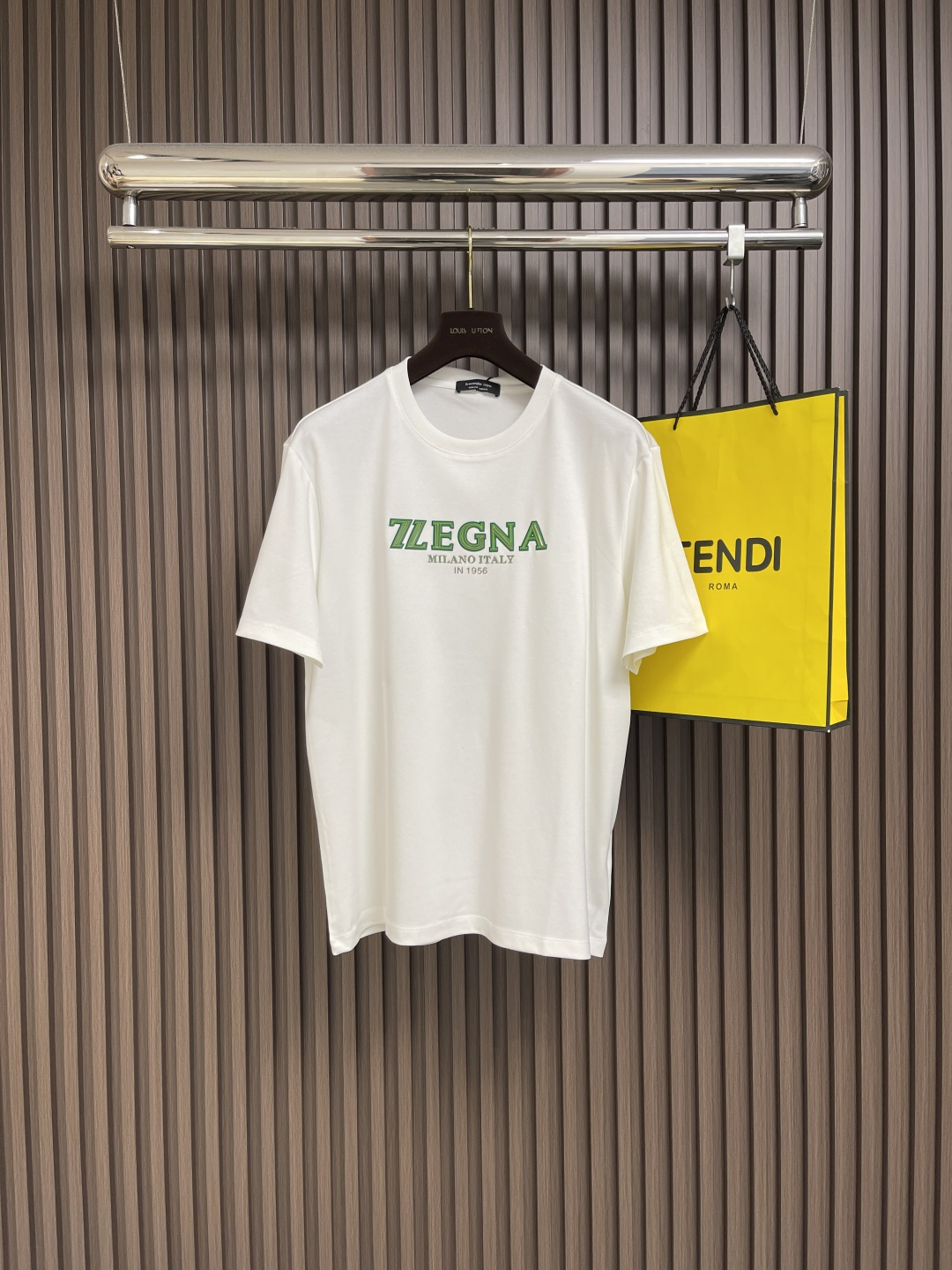 NO:463845,Zegna 2025ss new round neck short-sleeved T-shirt, customized Xinjiang long velvet cotton fabric, chest logo logo, high elastic fabric, not easy to deform after wearing. All accessories are customized for the original, skin-friendly, breathable, comfortable, delicate and soft, fashionable and stylish on the upper body!  Size M-3XL, zegna, T-shirt,tees, t-shirt,alexander wang19860909Zegna 杰尼亚2025ss新款圆领短袖T恤,定制新疆长绒棉面料,胸前logo标识、 高弹面料、久穿不易变形 辅料全部原版定制出品,亲肤 透气舒适细腻柔软,上身时尚有型！尺码M-3XL,,zegna,T-shirt,tees，t-shirt,alexander wang,Men's clothing