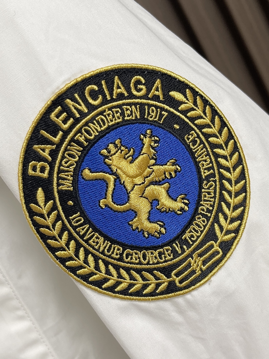 Balenciaga Rambo Embroidered Shirt: High-quality cotton, Japanese-inspired design, unisex sizes S-XL. - 图片 5