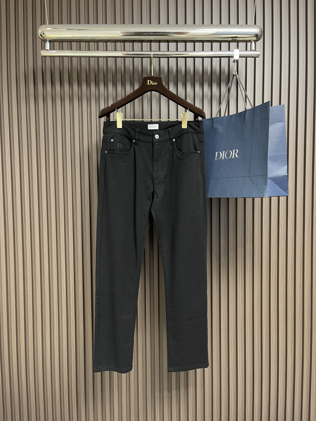 NO:573278,Ferragamo, 2025ss men's business casual jeans, original one-to-one customized fabric, light and breathable, complete accessories, neat sewing lines, three-dimensional tailoring, super correct fit. Size 30-38 Yes 35 No 37,,ferragamo,ferragamo,jeans,alexander wang19860909Ferragamo菲拉格慕,2025ss男士商务休闲牛仔裤,原版一比一定制面料,轻薄透气,辅料齐全,车工走线工整,立体剪裁,版型超正 .尺码30-38 有35 无37,,ferragamo,ferragamo,jeans,alexander wang,Men's clothing