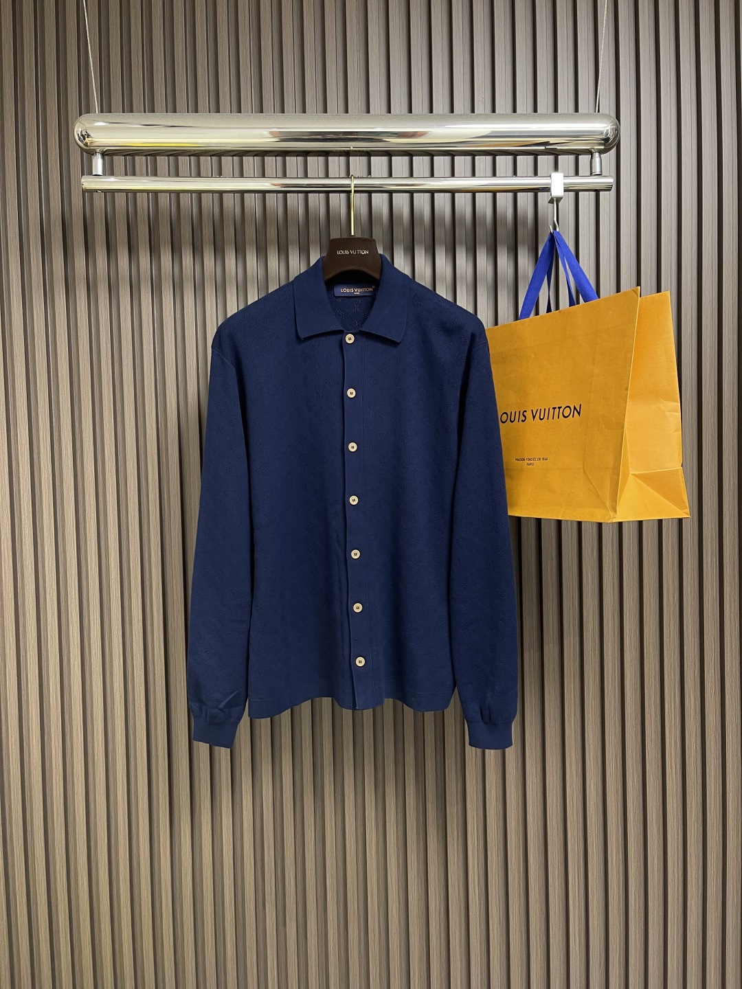 Autumn 2025 New Dark-Skinned Cotton-Eye Monogram Long-Sleeve Shirts – S-XL Sizes - 图片 1