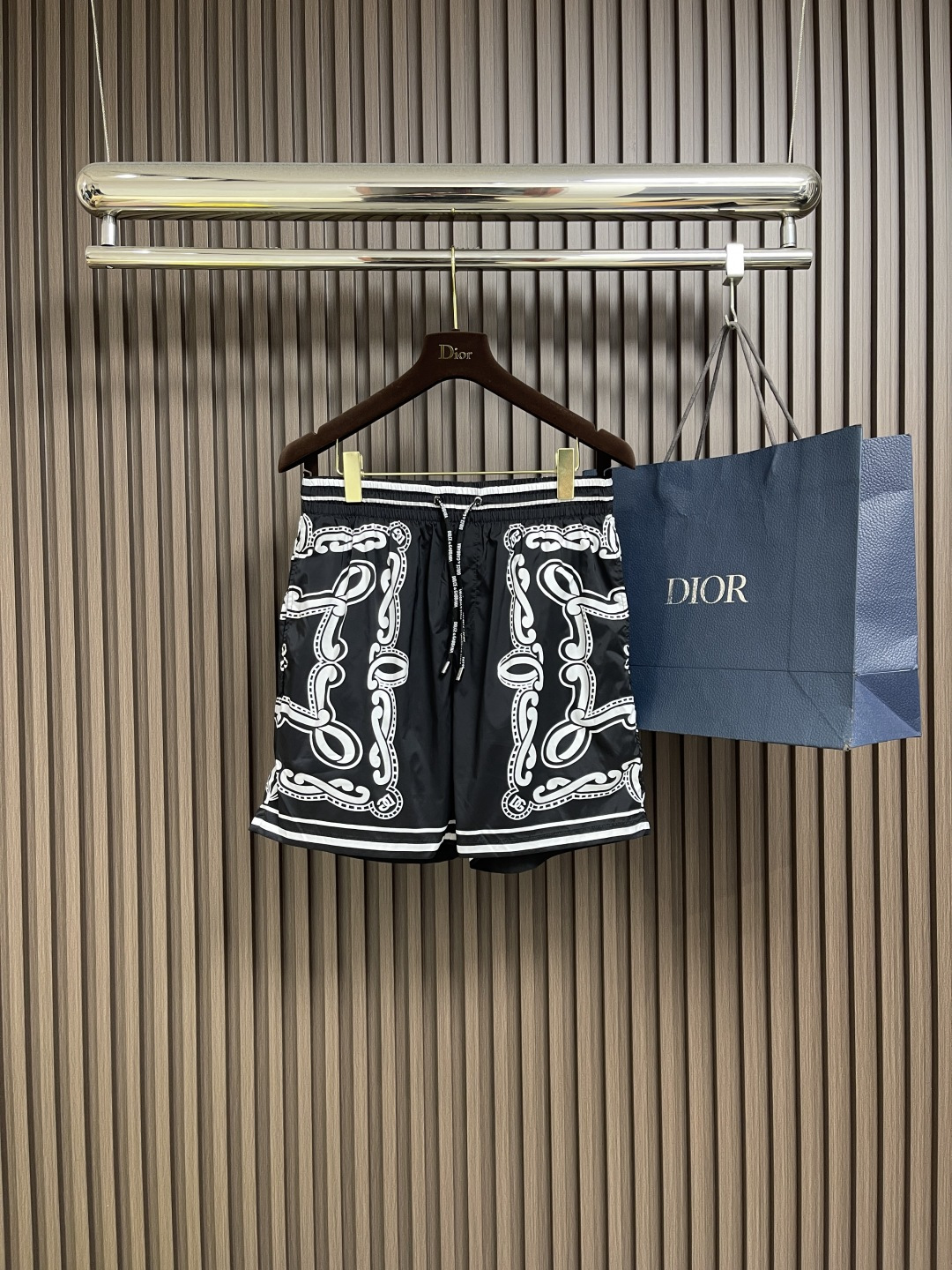 NO:461337,DG 2025SS spring and summer new casual shorts customized fabric, breathable and comfortable, impeccable details, brand elements design concept, reflecting high quality. The feel is delicate and soft!  Present casual cut, with a great upper body style. Size 44-54, shorts, alexander wang19860909DG 2025SS春夏新款休闲短裤 定制面料 透气舒适度高,细节无可挑剔,品牌元素设计理念,体现高品质.手感细腻柔软！呈现休闲裁剪,上身版型超赞.尺码44-54,,shorts,alexander wang,Men's clothing