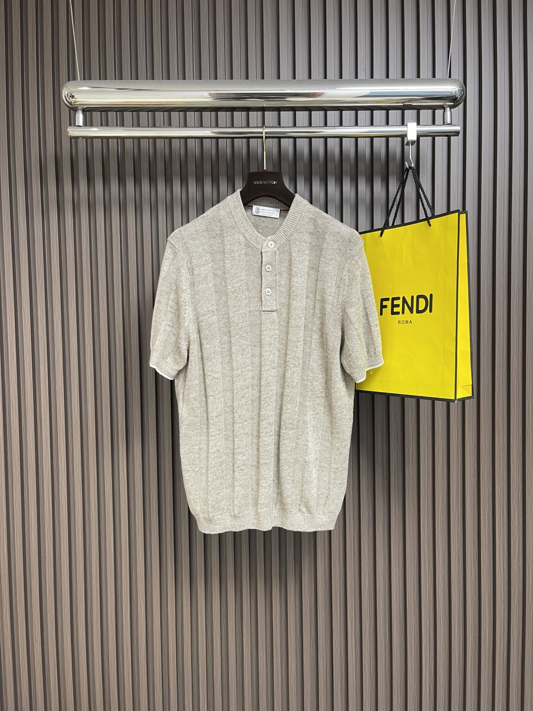 NO:461297,Brunello Cucinelli BC striped linen T-shirt, a combination of natural fiber and exquisite craftsmanship, defines the chic style of this linen and cotton knitted T-shirt, adding an indispensable item to men's clothing. Size 48-54, brunello cucinelli,tees, t-shirt, alexander wang19860909BrunelloCucinelli 布鲁内洛·库奇内利 BC条纹亚麻T恤,天然纤维与精湛工艺组合,定义出这款麻棉针织T恤的别致风格,为男装再添一件不可或缺的单品.尺码48-54,,brunello cucinelli,tees，t-shirt,alexander wang,Men's clothing