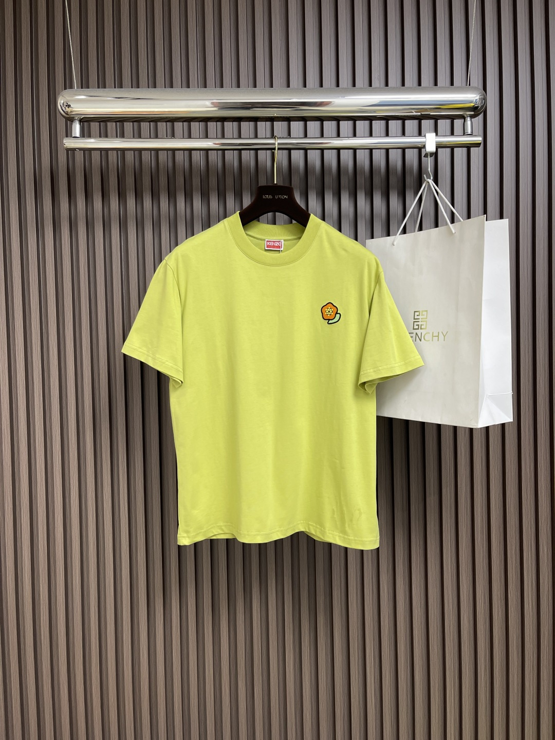 NO:461334,KENZO 2025ss Spring and Summer New Product POP BOKE Bop Haihua Men's Classic Embroidered Short-Sleeve T-Shirt, KENZO Pop' Embroidered Cotton T-Shirt. Three-standard complete, comfortable and breathable, classic and simple, exquisite and fashionable, the same style as men and women. Size M-3XL, T-shirt,tees, t-shirt, alexander wang19860909KENZO 2025ss春夏新品 POP BOKE 波普海花男士经典版型刺绣短袖T恤,KENZO Pop'刺绣棉T恤. 三标齐全,舒适透气,经典简约,精致时尚,男女同款.尺码M-3XL,,T-shirt,tees，t-shirt,alexander wang,Men's clothing