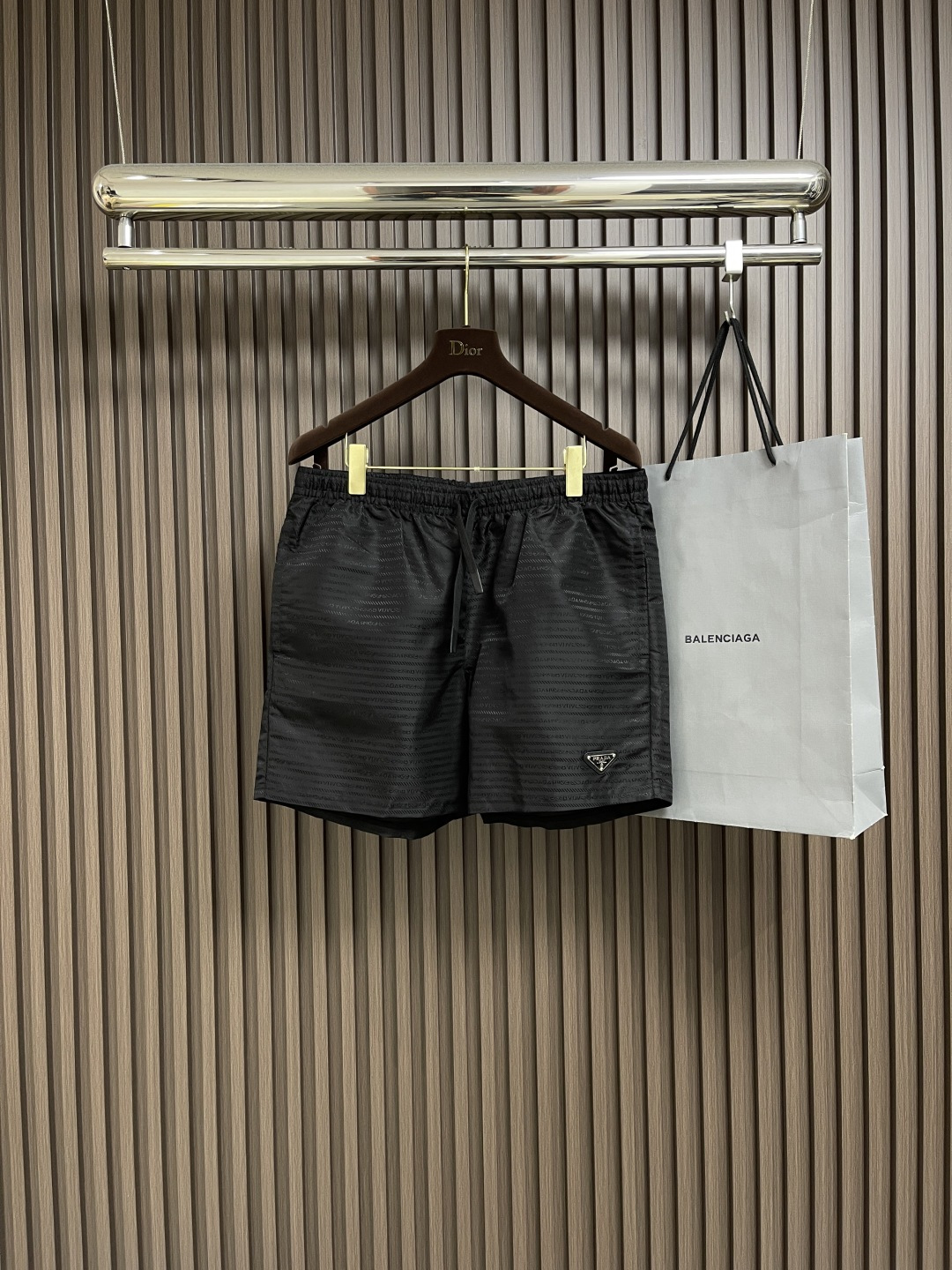 NO:461308,Prada 2025SS Spring and Summer New Men's Quick Dry Shorts!  The most casual fashion aesthetics, original pants with casual and versatile upper body, casual and lazy style, high-end customized quick-drying fabric, full print jacquard, customized craftsmanship, classic logo triangle logo, full comfort, drawstring lace. Size S-XL, prada, shorts, alexander wang19860909Prada 2025SS春夏季新款男士速干短裤！最休闲的时尚美学,原版裤型上身休闲百搭、随性慵懒范,高级定制速干面料,满印提花,订制工艺 经典logo三角标,舒适感爆棚.抽绳系带.尺码S-XL,,prada,shorts,alexander wang,Men's clothing