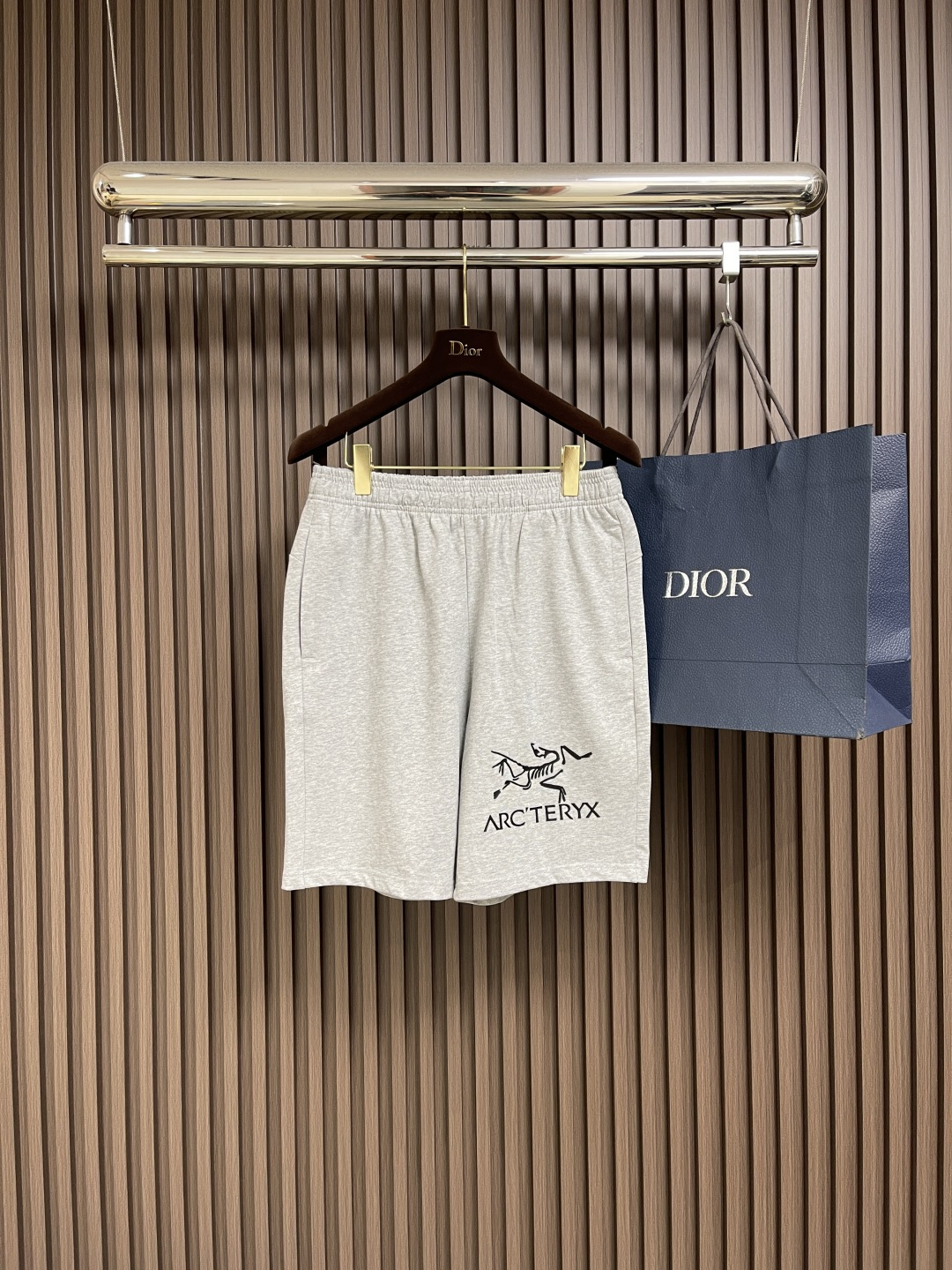 NO:461330,ARC'TERYX 2025SS Summer New Casual Shorts, full of design, very suitable for long-term activities in summer and outdoor activities. It is elastic, can quickly ventilate and heat dissipate, and it is easy to pick up and put in the pocket and is practical. Size S-XXL, arc'teryx, shorts, alexander wang19860909ARC'TERYX 始祖鸟2025SS夏季新款休闲短裤,设计感十足,非常适合夏天和户外长时间活动穿着,富有弹性,能快速通风散热,口袋位置取放容易而实用.尺码S-XXL,arc'teryx,shorts,alexander wang,Men's clothing