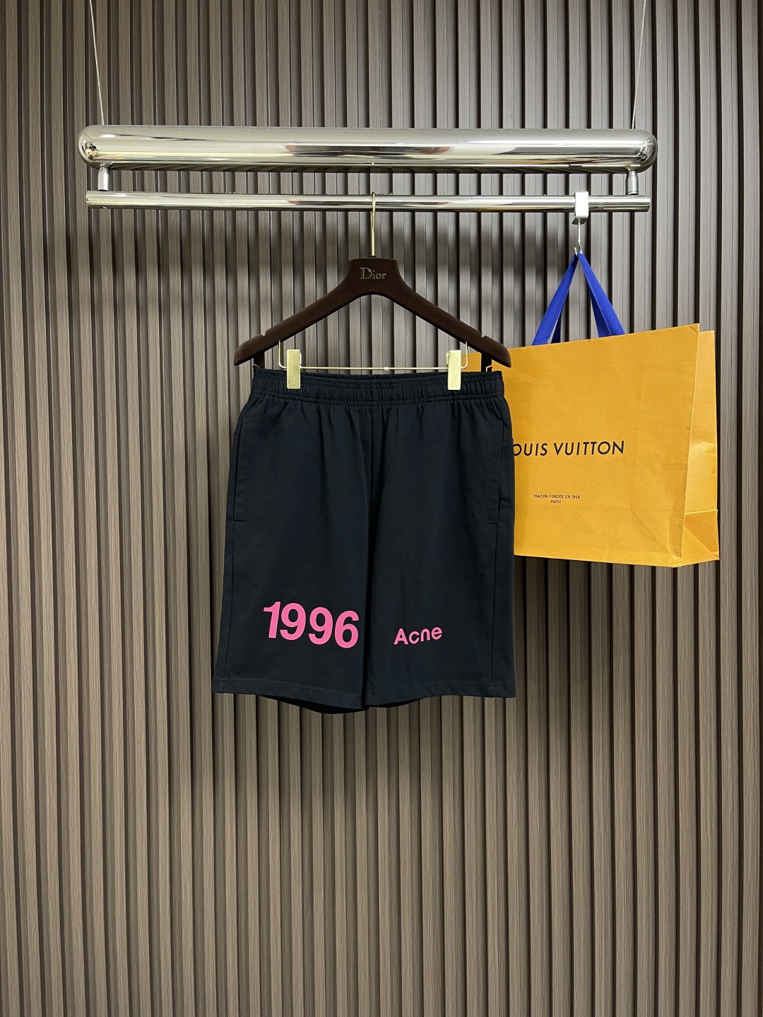Stylish Acne Studies: Re-Washed Shorts for Leisure and Style in Various Sizes - 图片 1