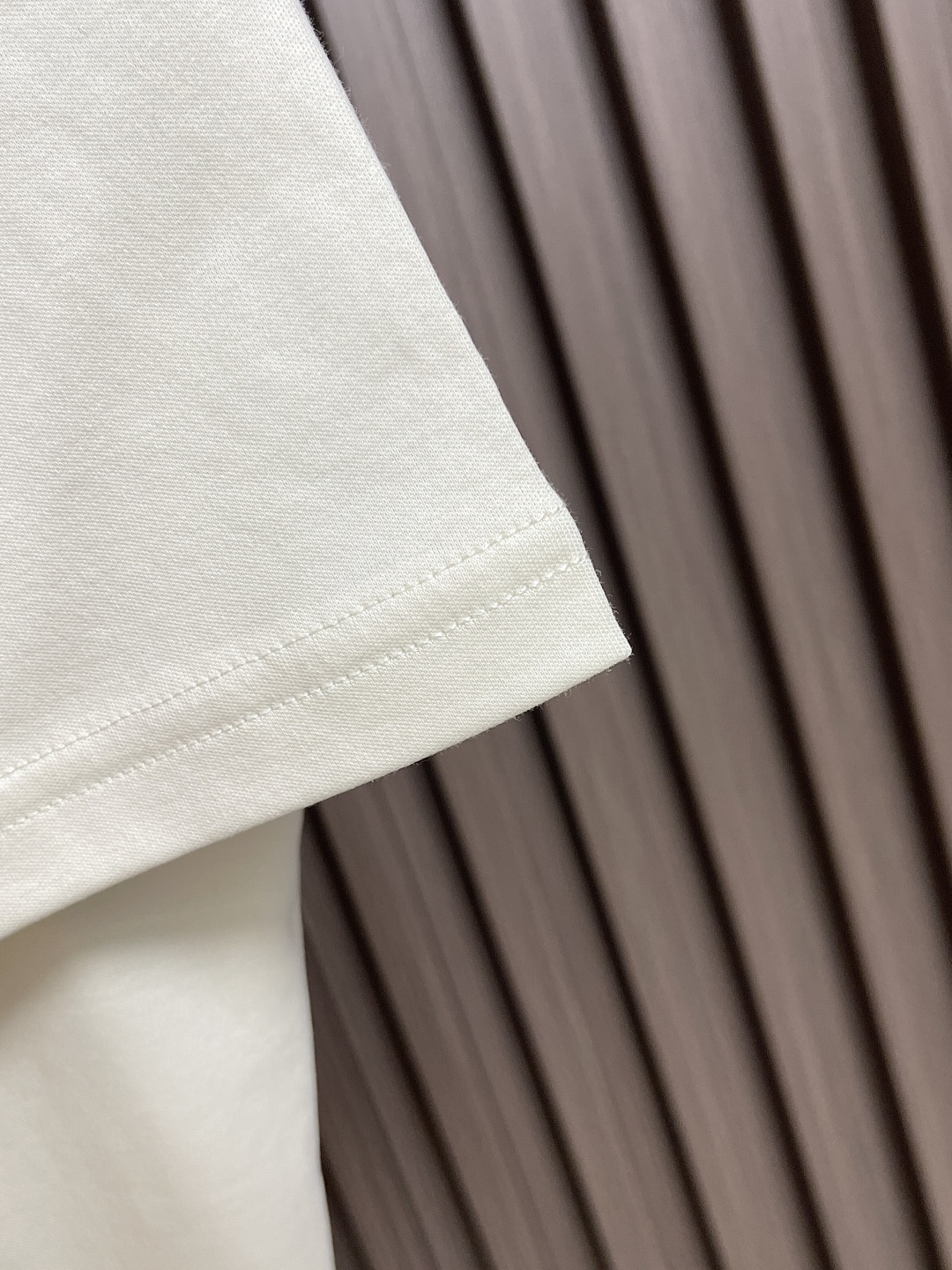 Brioni Logo Embroidered Short Sleeve T-shirt: Comfortable, Stylish, and Versatile Leisurewear - 图片 7