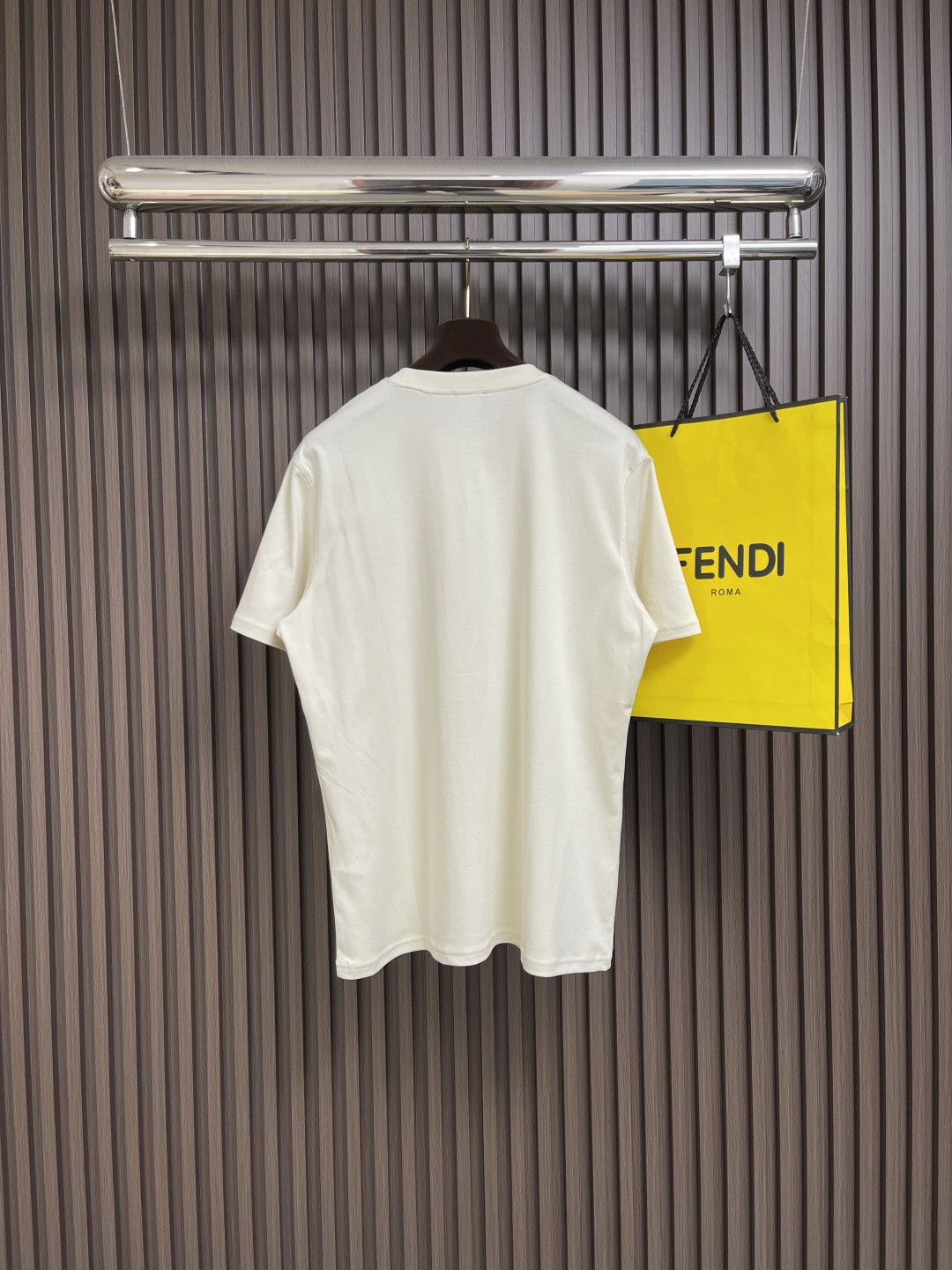 Brioni Logo Embroidered Short Sleeve T-shirt: Comfortable, Stylish, and Versatile Leisurewear - 图片 2