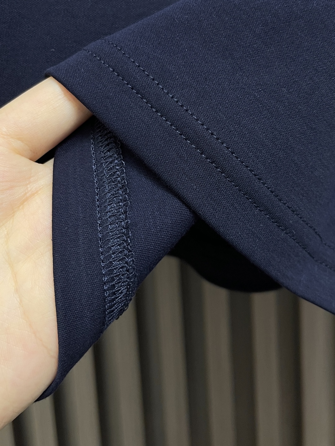 Brioni Logo Embroidered Short Sleeve T-shirt: Comfortable, Stylish, and Versatile Leisurewear - 图片 8