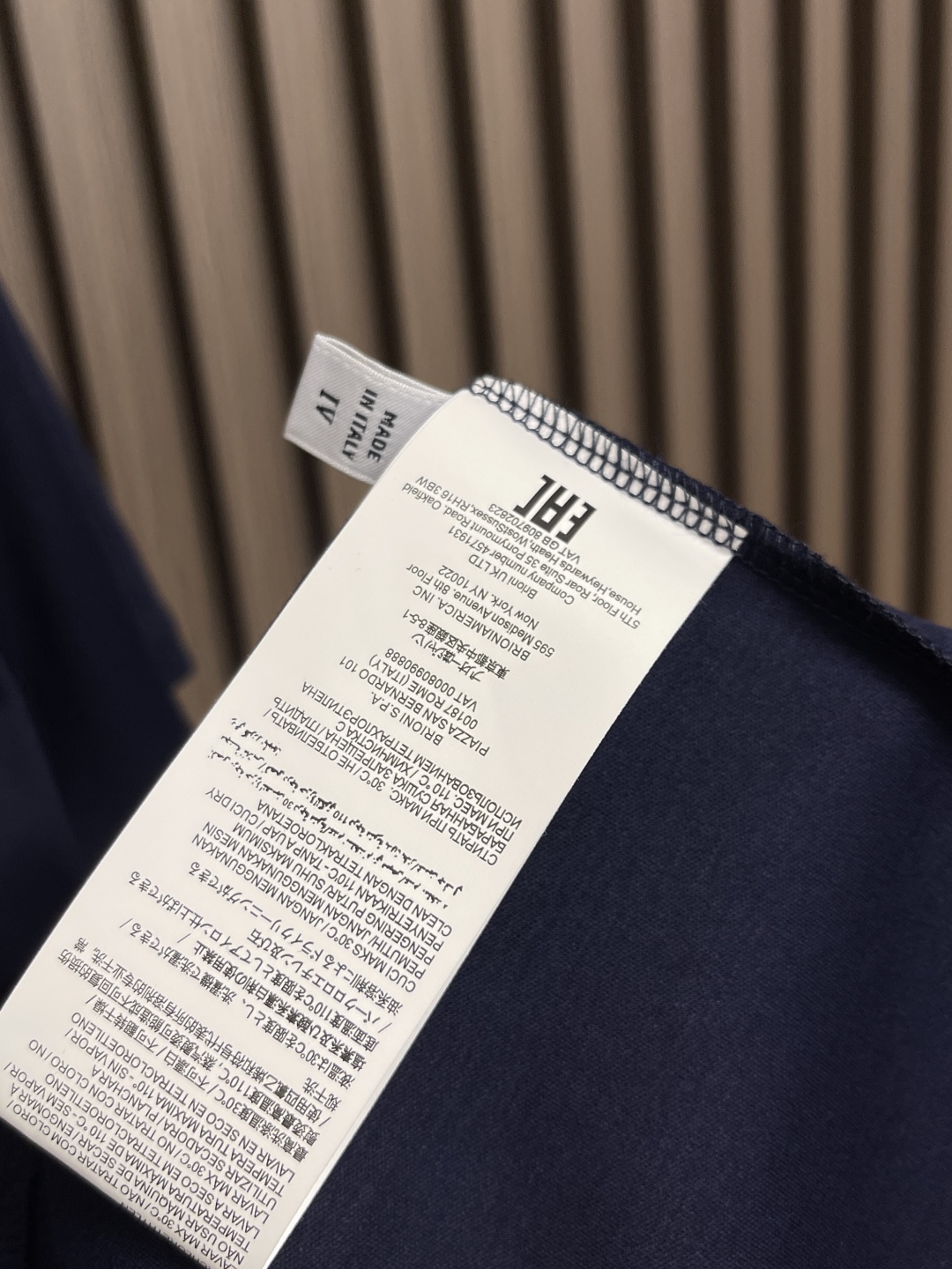 Brioni Logo Embroidered Short Sleeve T-shirt: Comfortable, Stylish, and Versatile Leisurewear - 图片 9