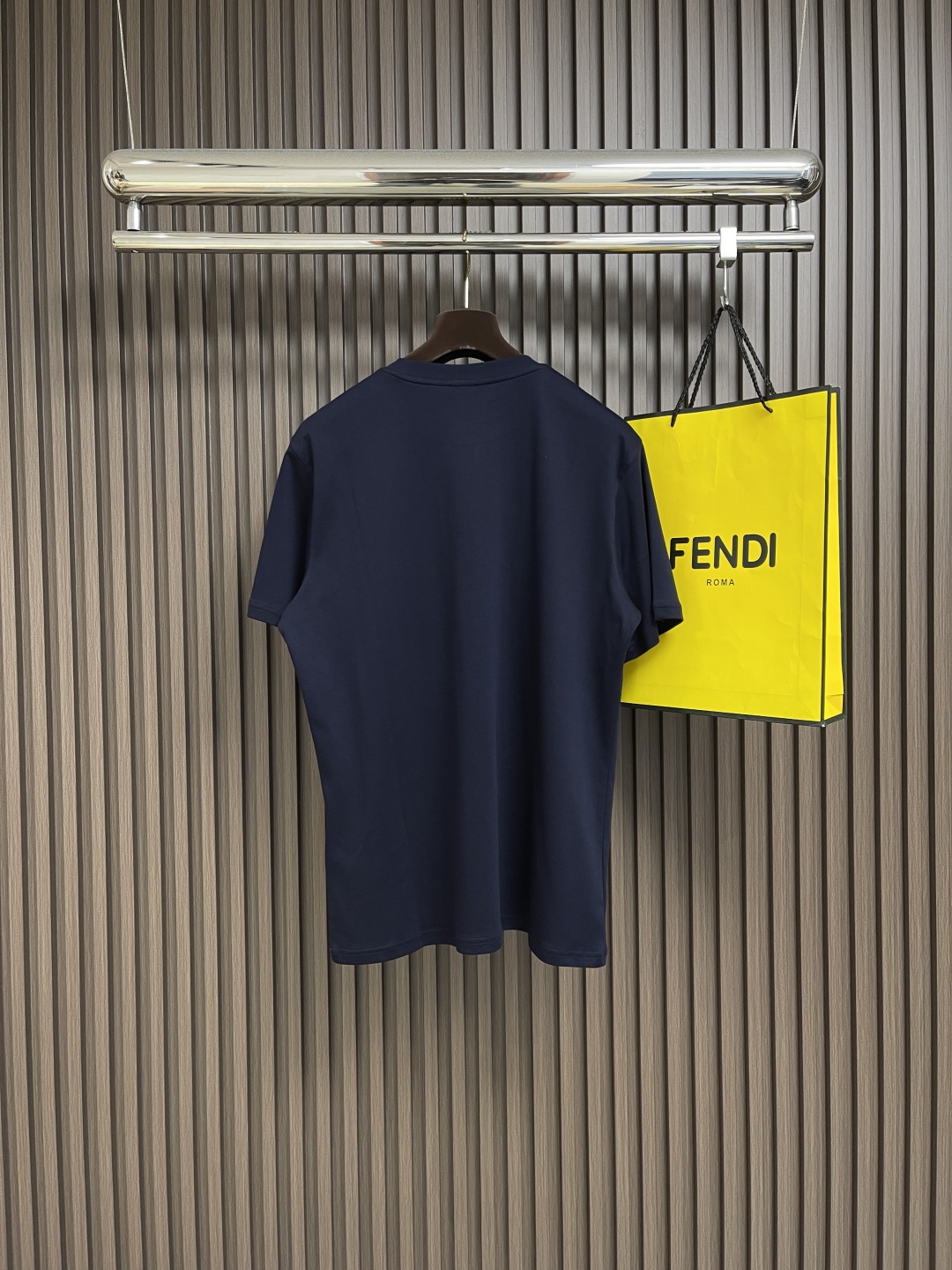 Brioni Logo Embroidered Short Sleeve T-shirt: Comfortable, Stylish, and Versatile Leisurewear - 图片 2