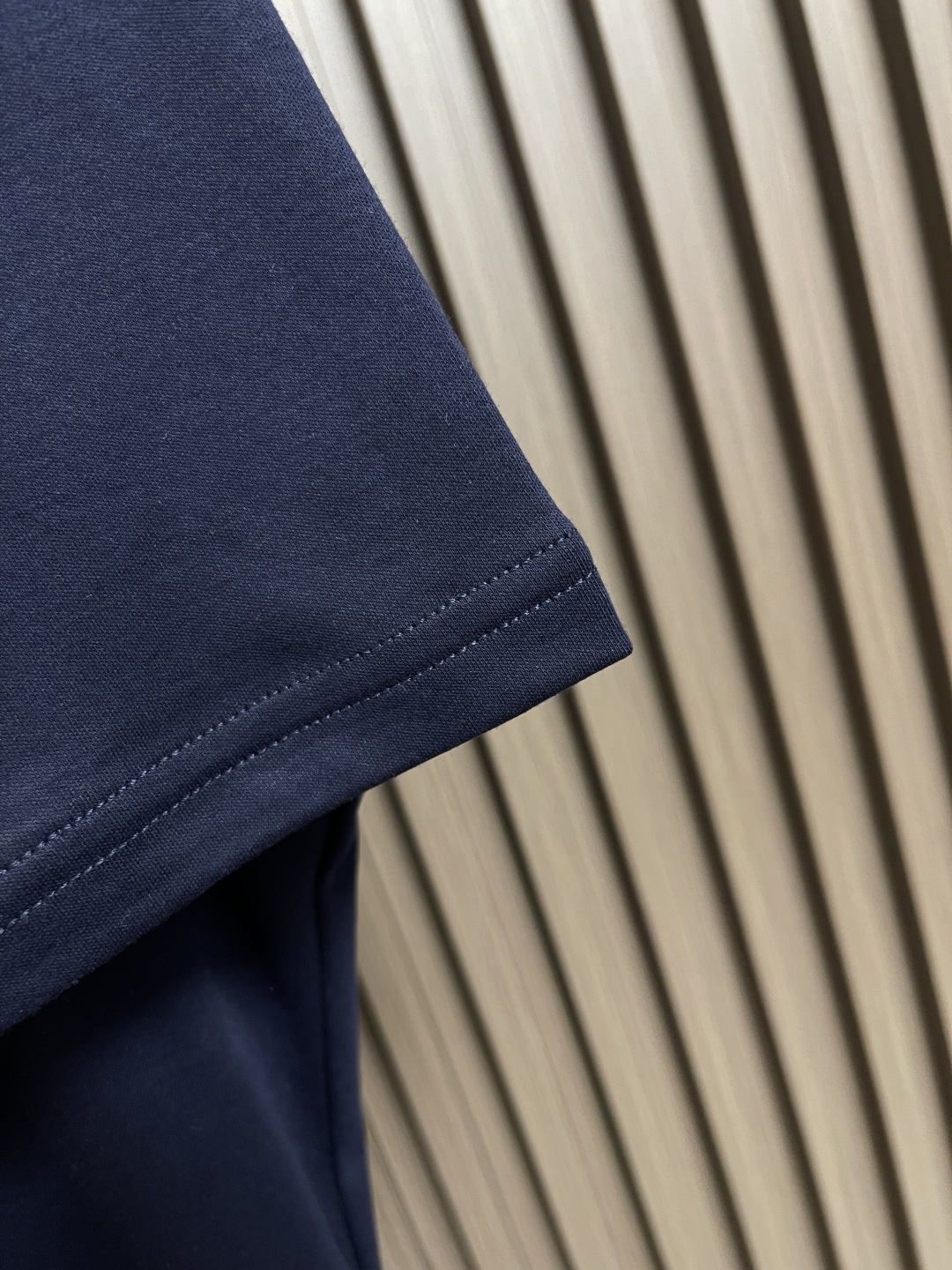 Brioni Logo Embroidered Short Sleeve T-shirt: Comfortable, Stylish, and Versatile Leisurewear - 图片 7